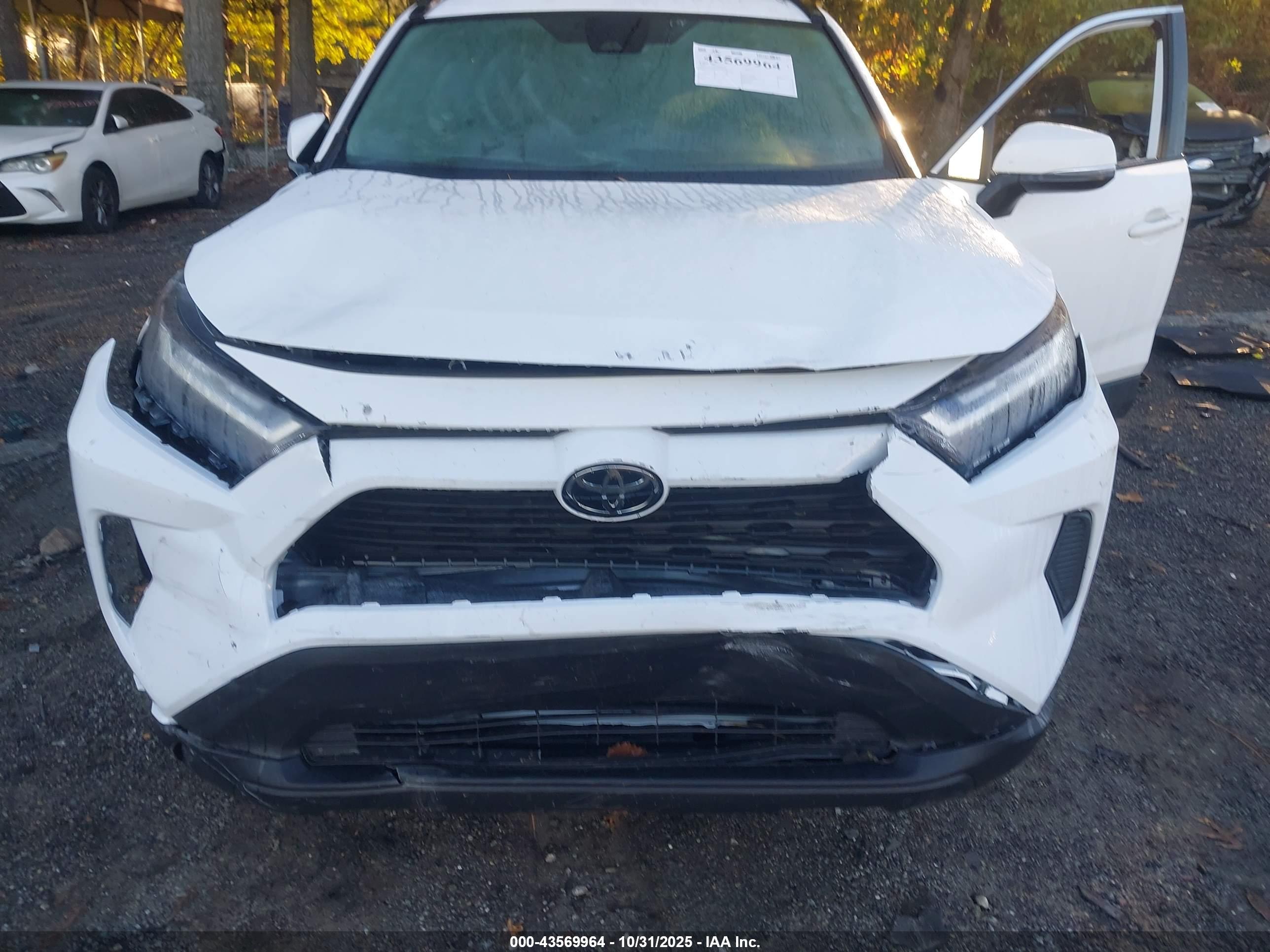 TOYOTA RAV4 image 6