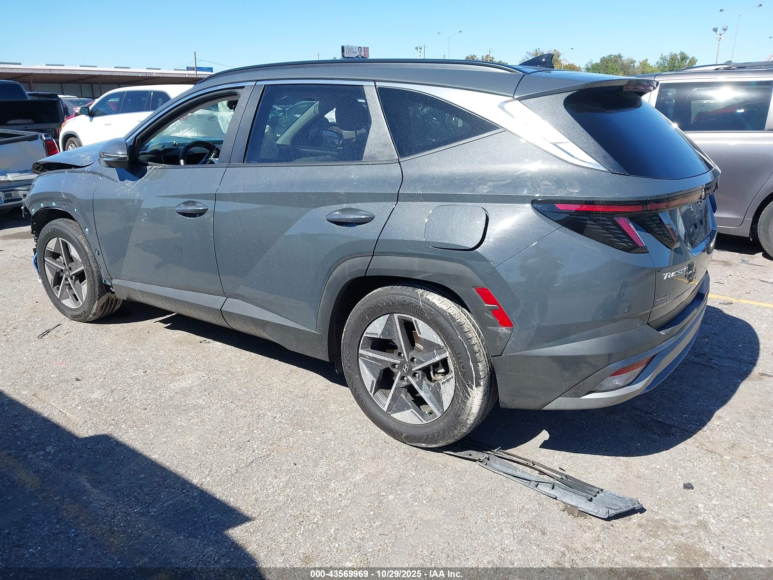 HYUNDAI TUCSON image 3
