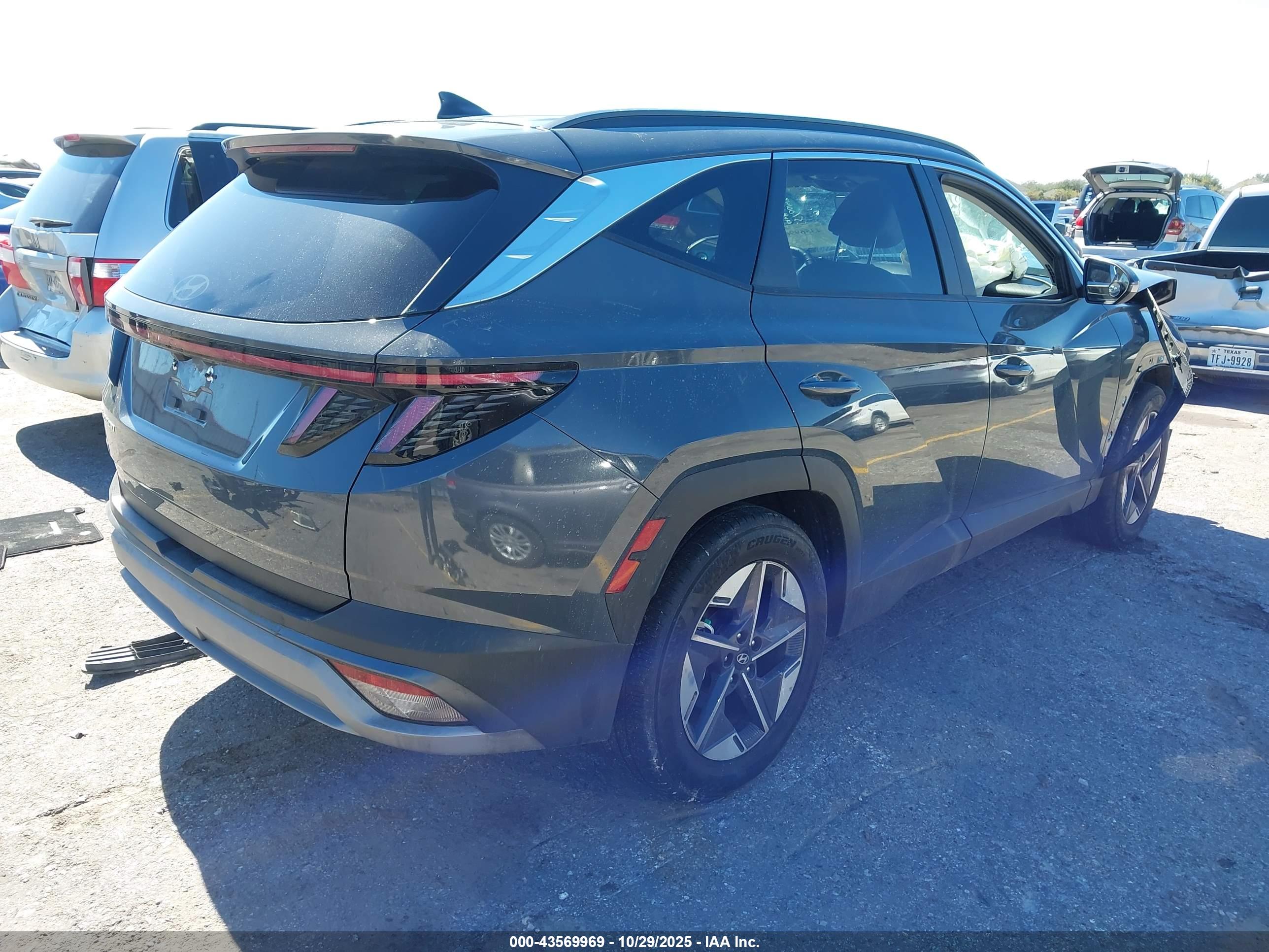 HYUNDAI TUCSON image 4