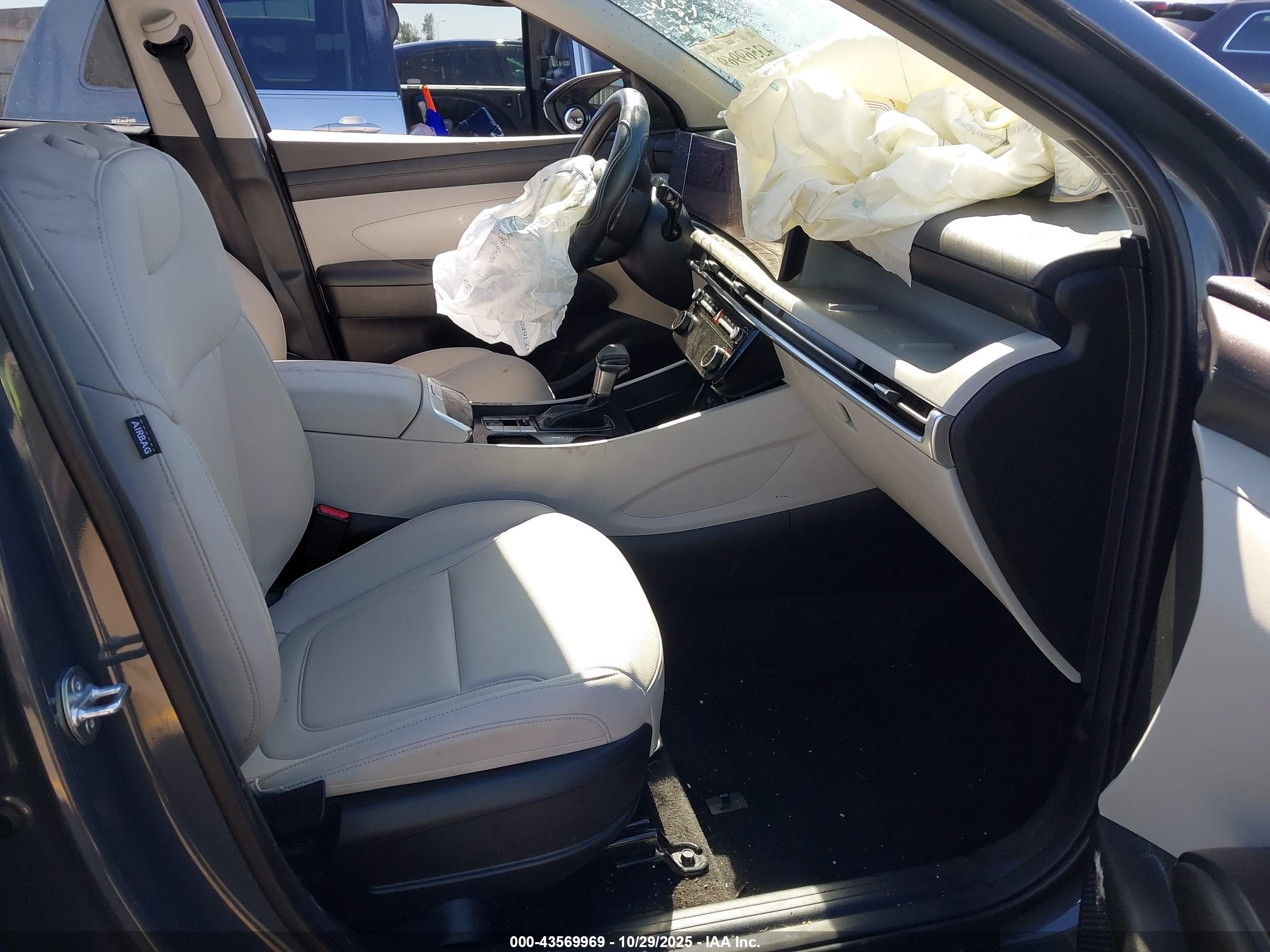 HYUNDAI TUCSON image 5