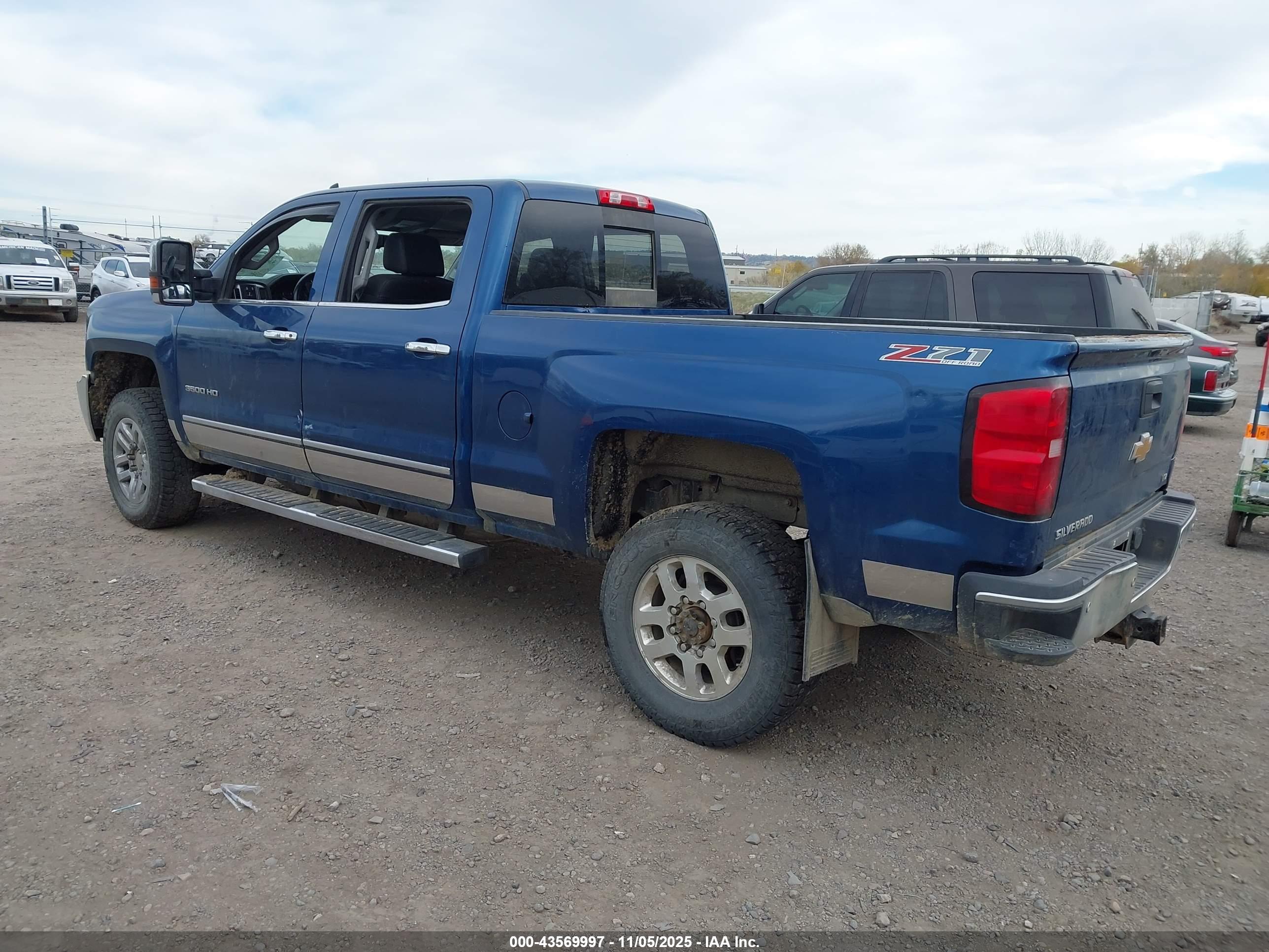 CHEVROLET SILVERADO image 3