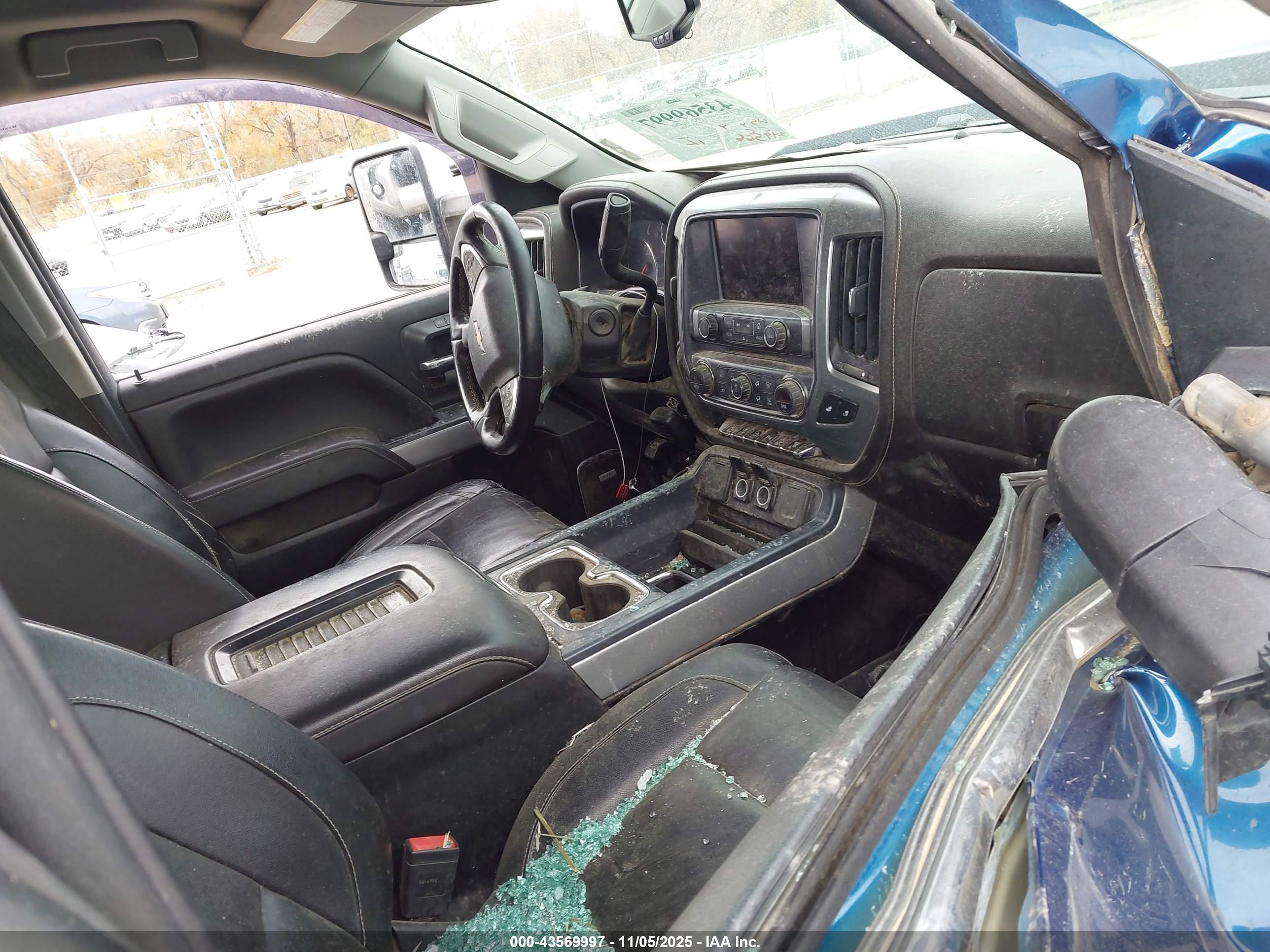 CHEVROLET SILVERADO image 5