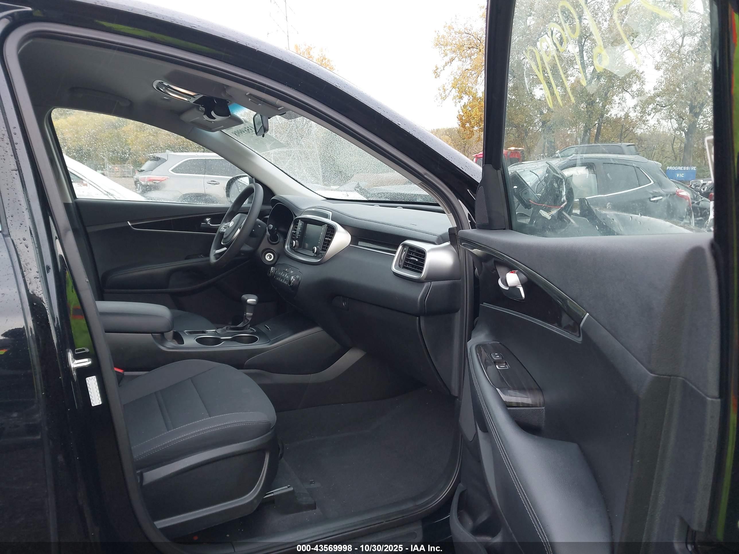 KIA SORENTO image 5