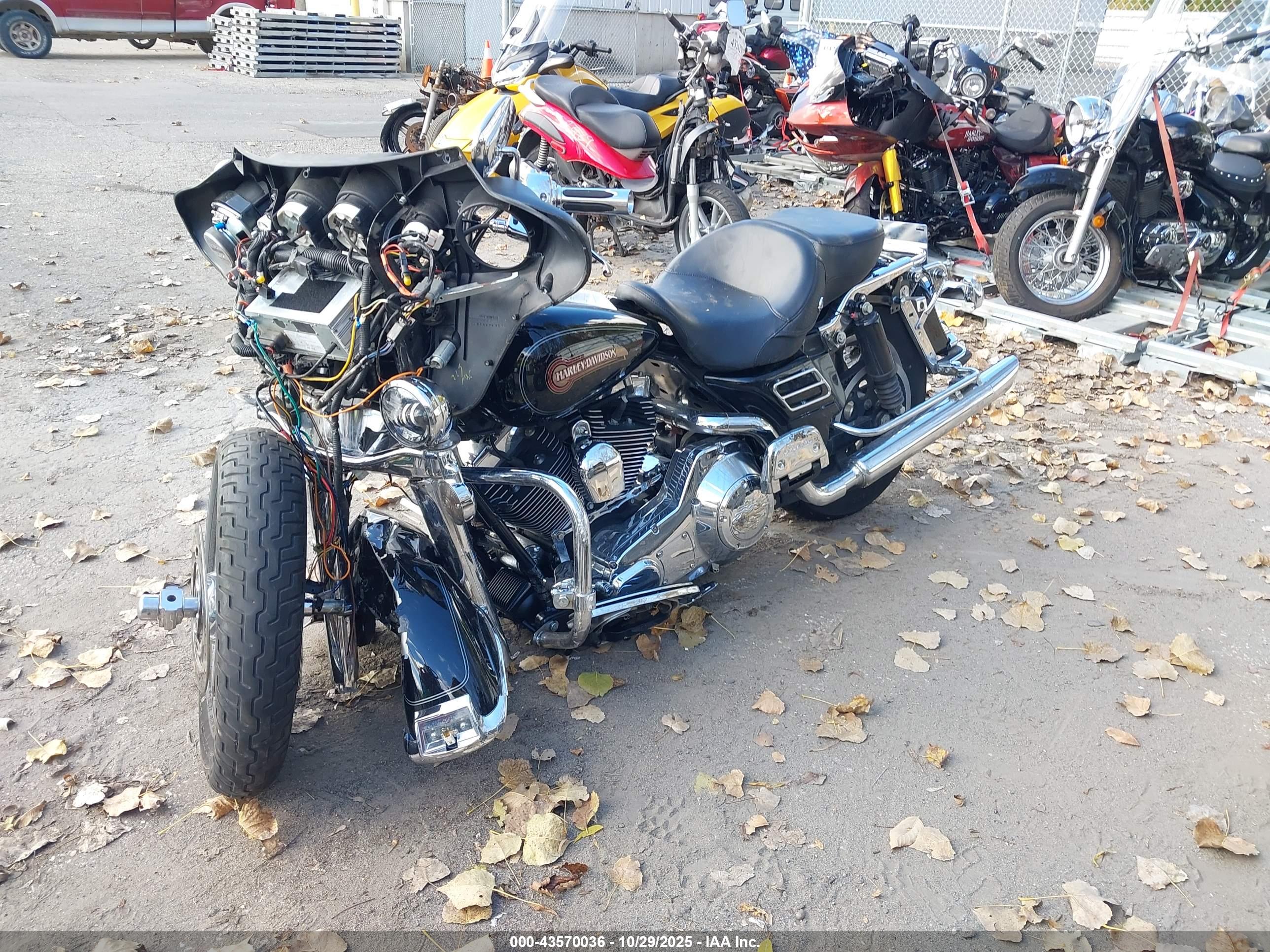 HARLEY-DAVIDSON FLHTCI image 2