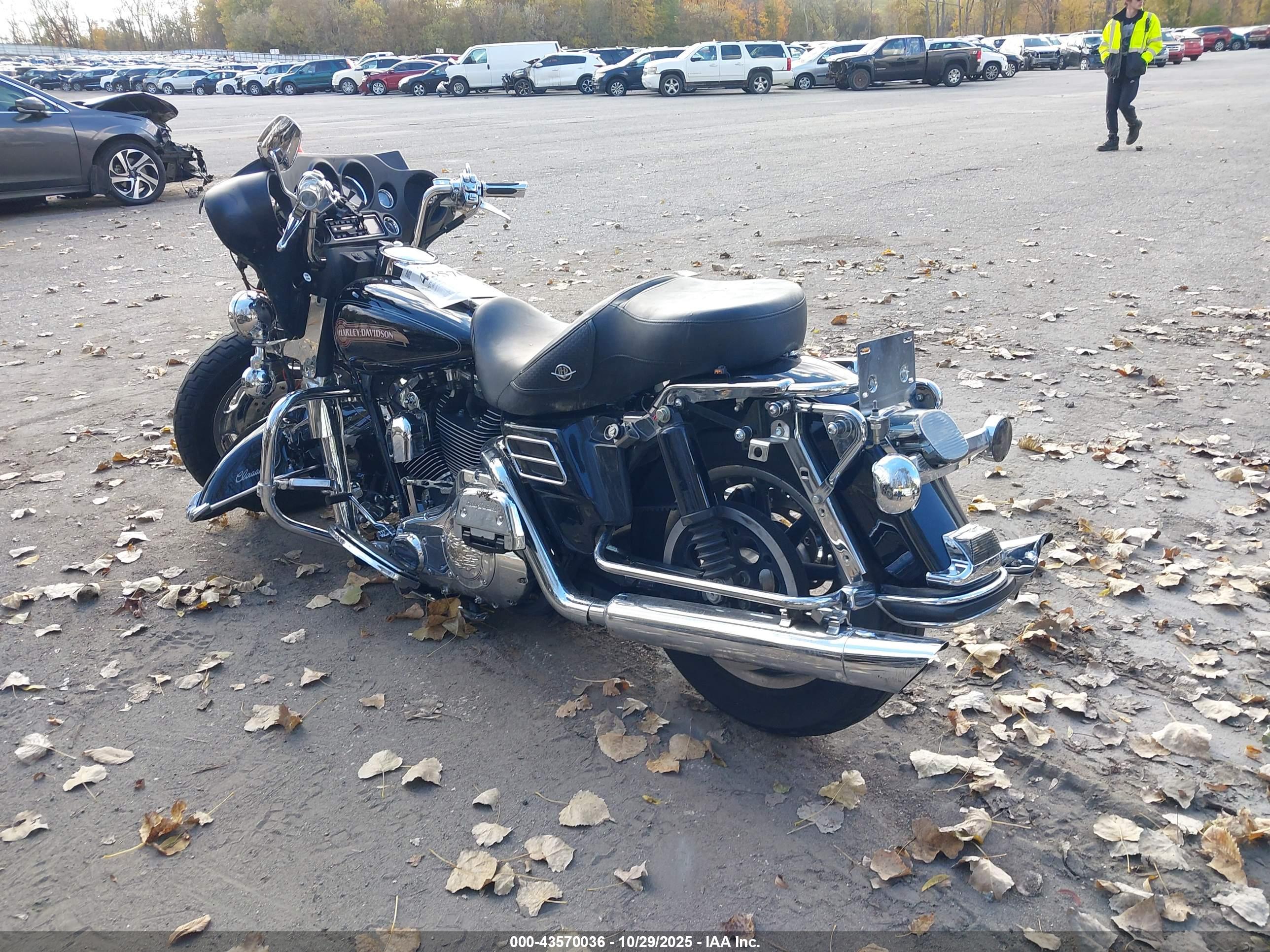 HARLEY-DAVIDSON FLHTCI image 3