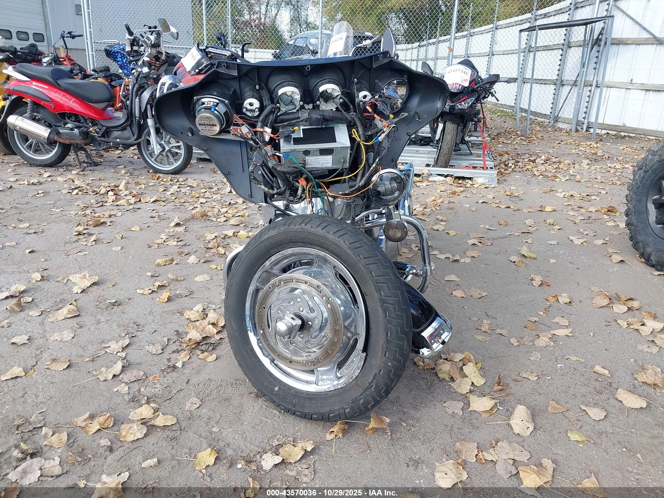 HARLEY-DAVIDSON FLHTCI image 5