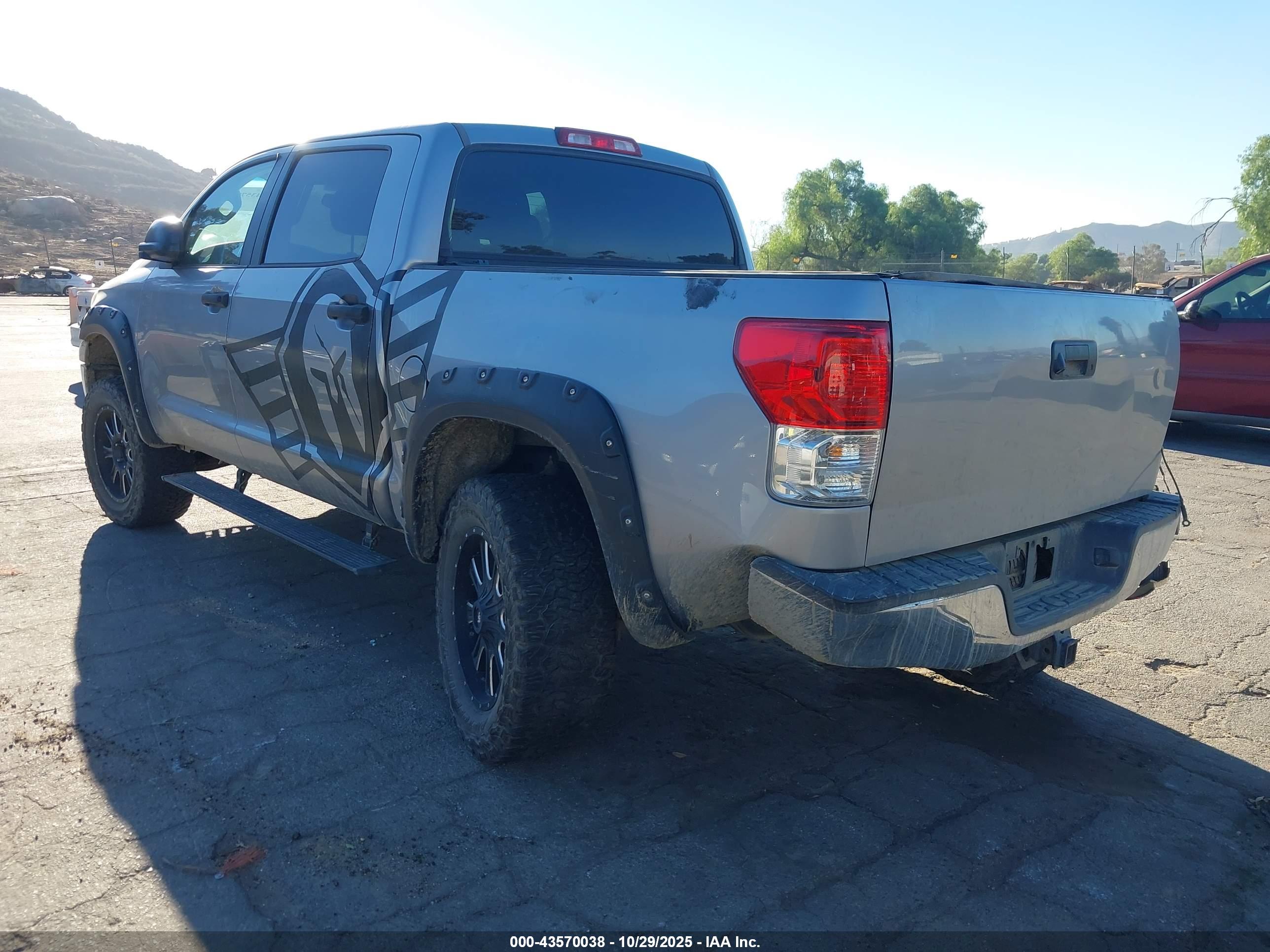 TOYOTA TUNDRA image 3
