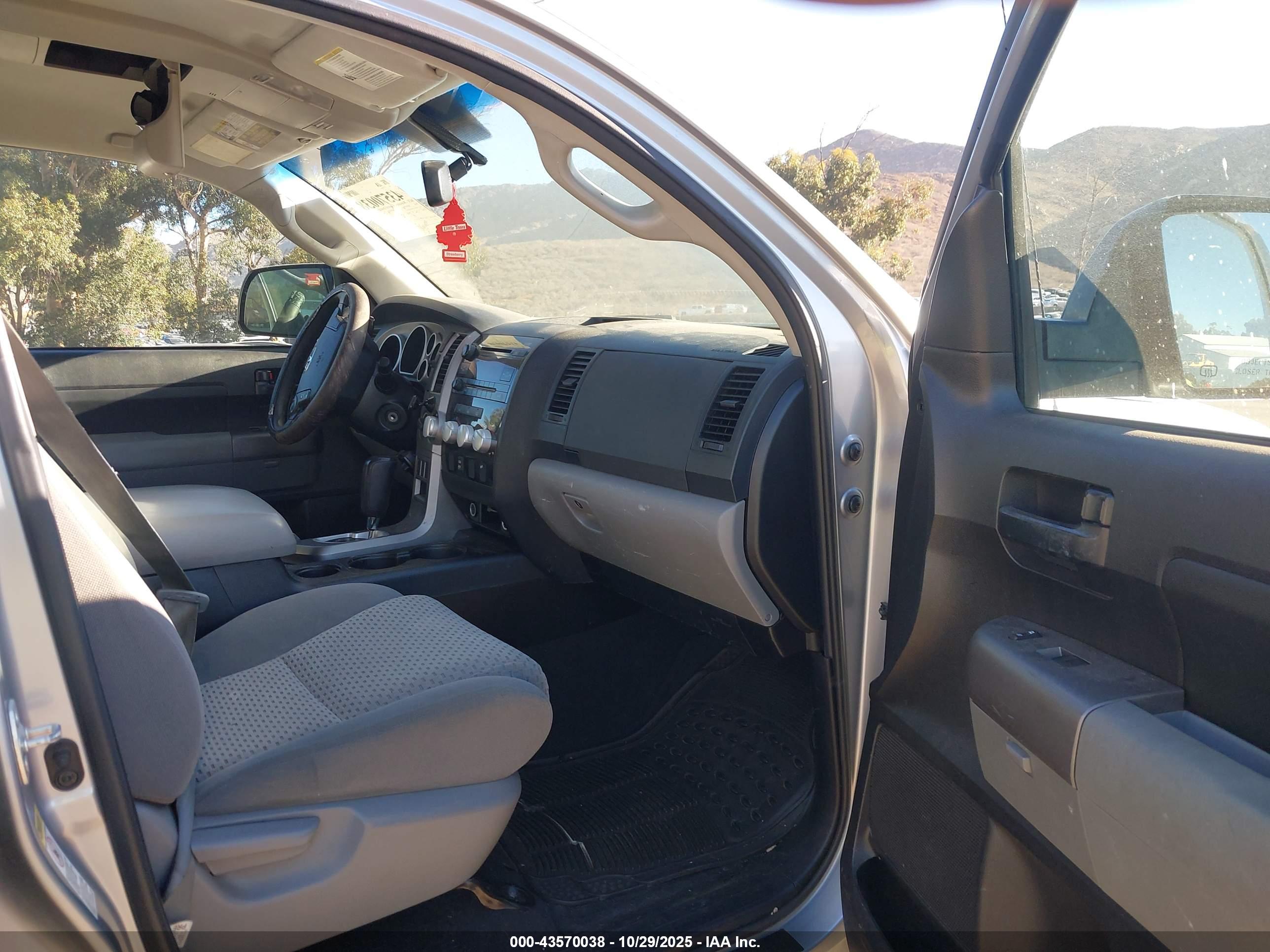 TOYOTA TUNDRA image 5