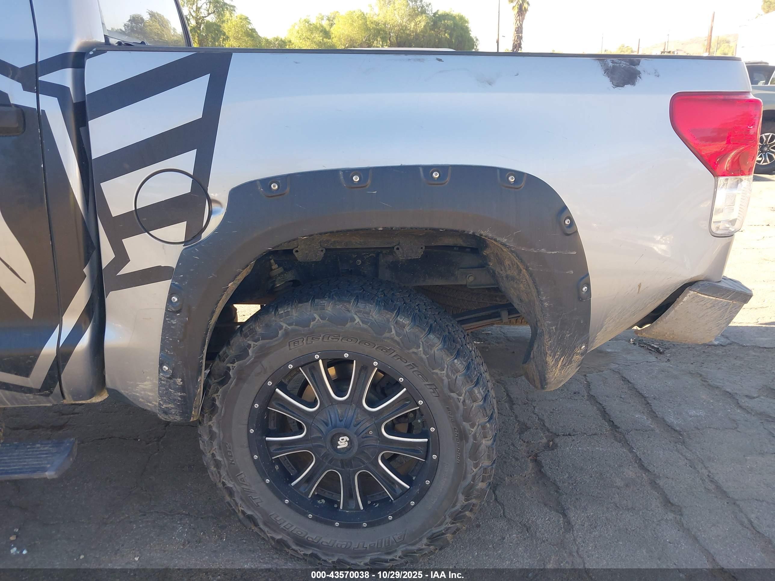 TOYOTA TUNDRA image 6