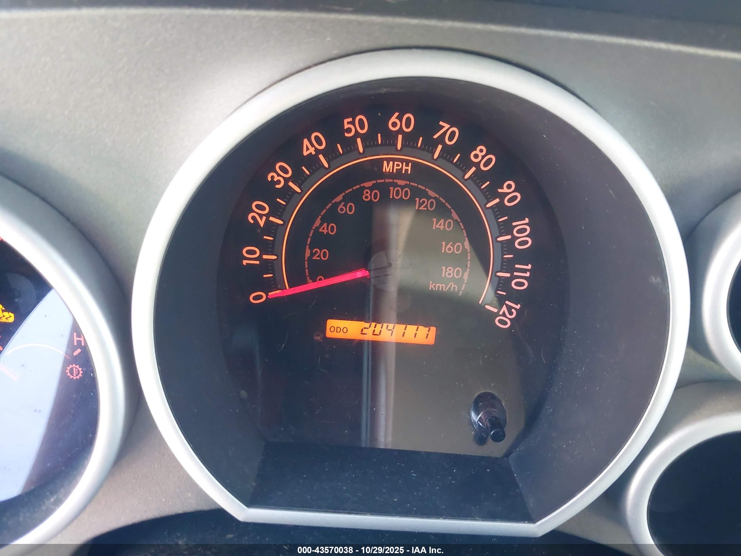 TOYOTA TUNDRA image 7