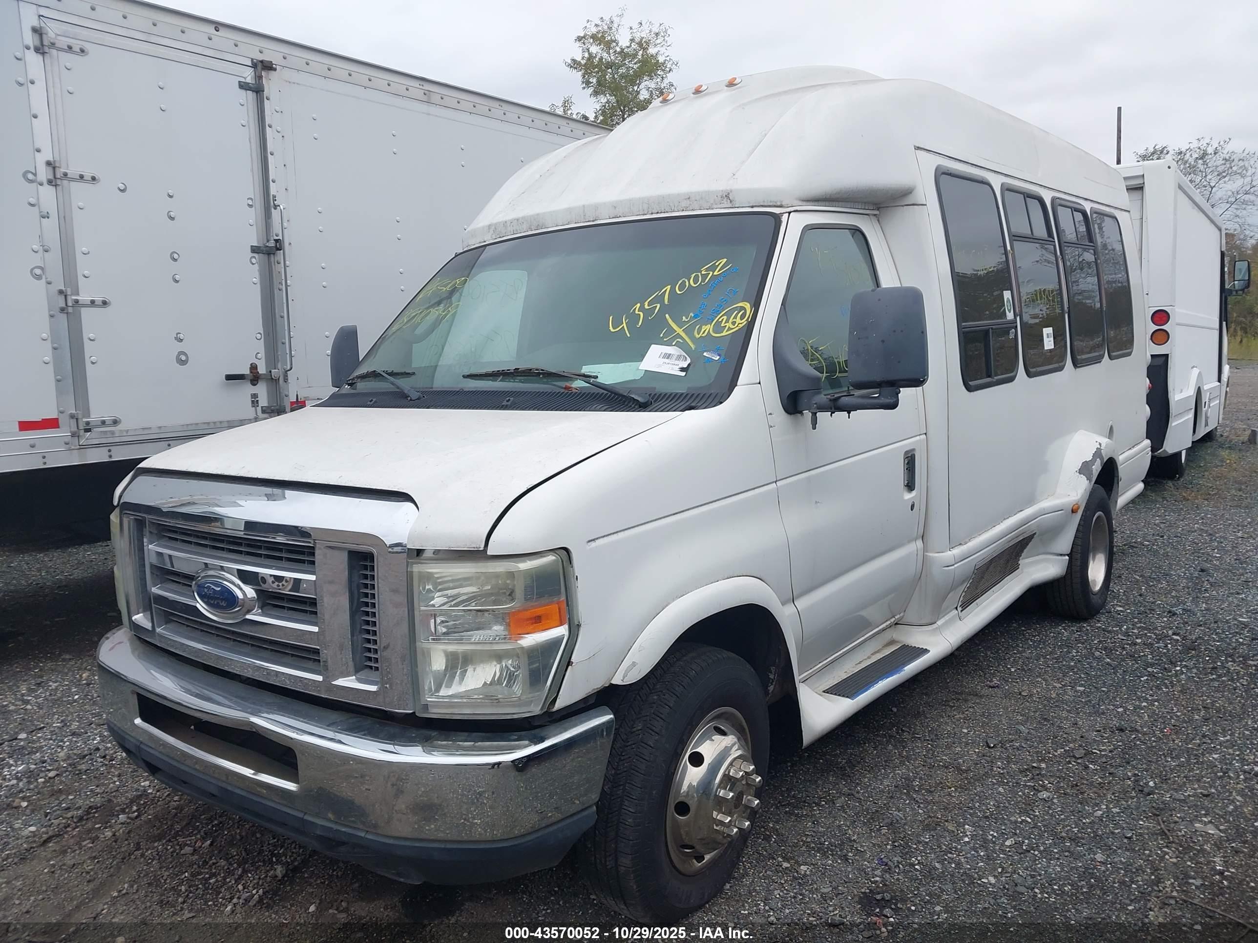 FORD E-350 image 2