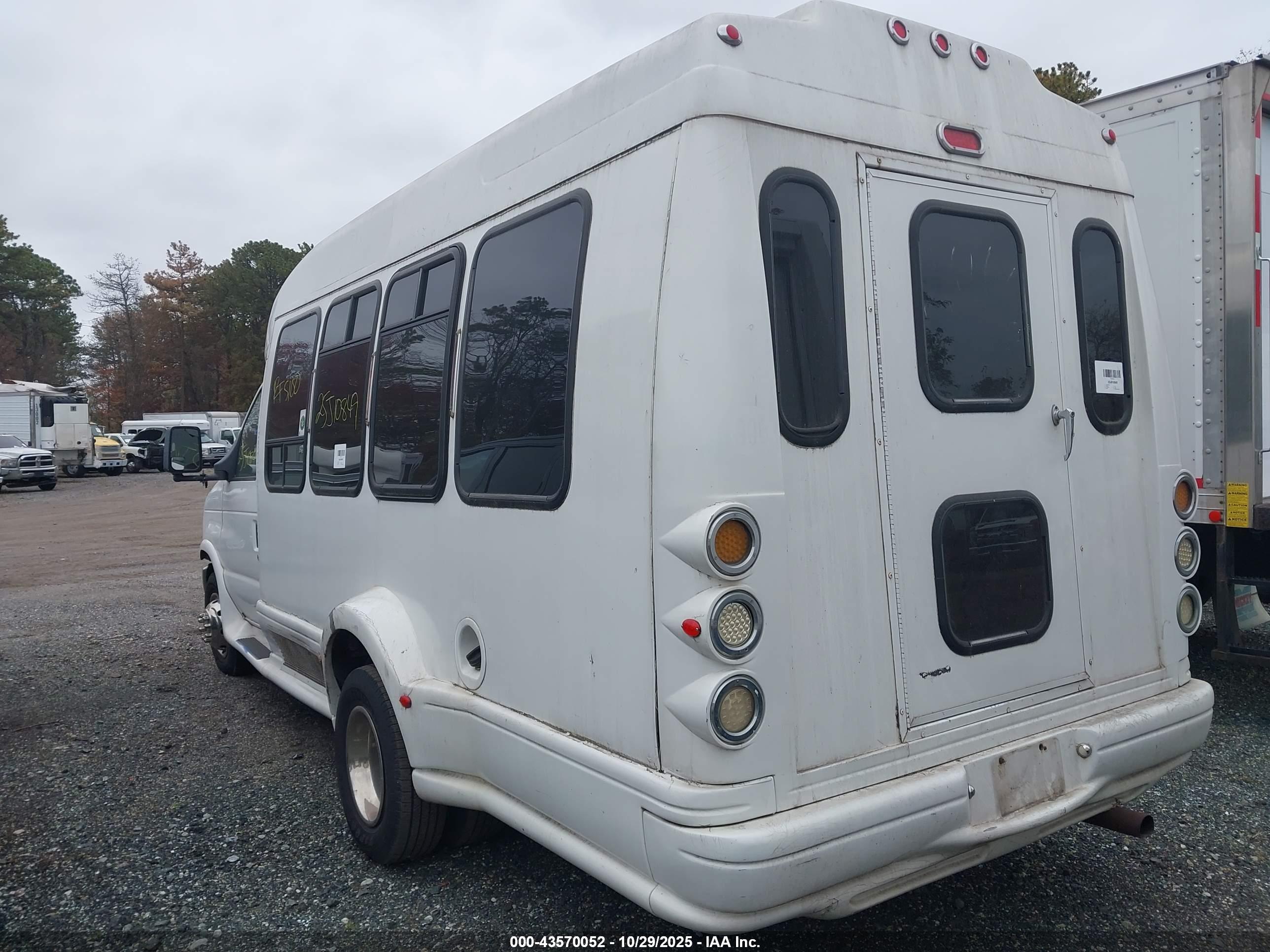 FORD E-350 image 3
