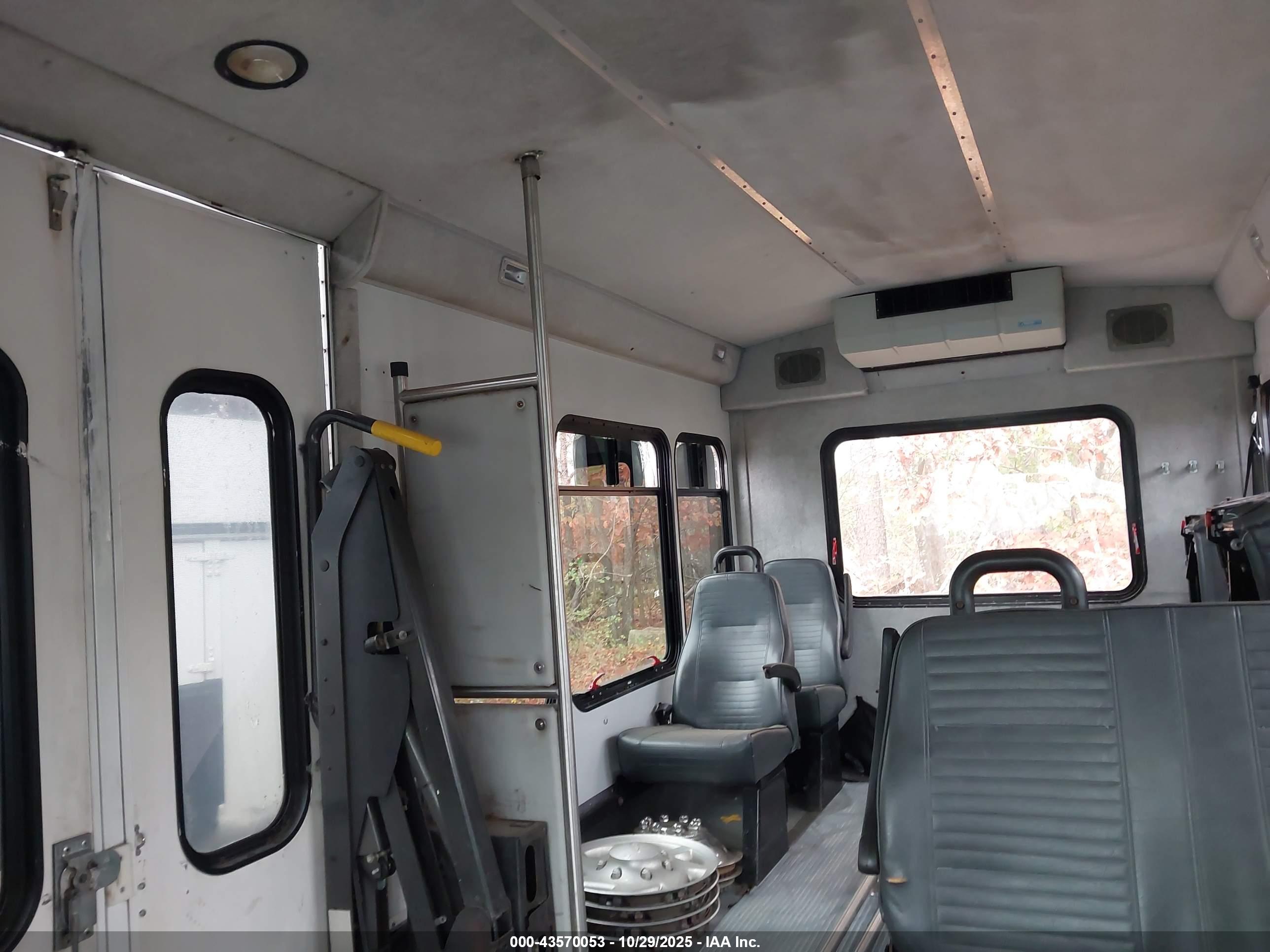FORD E-350 image 7