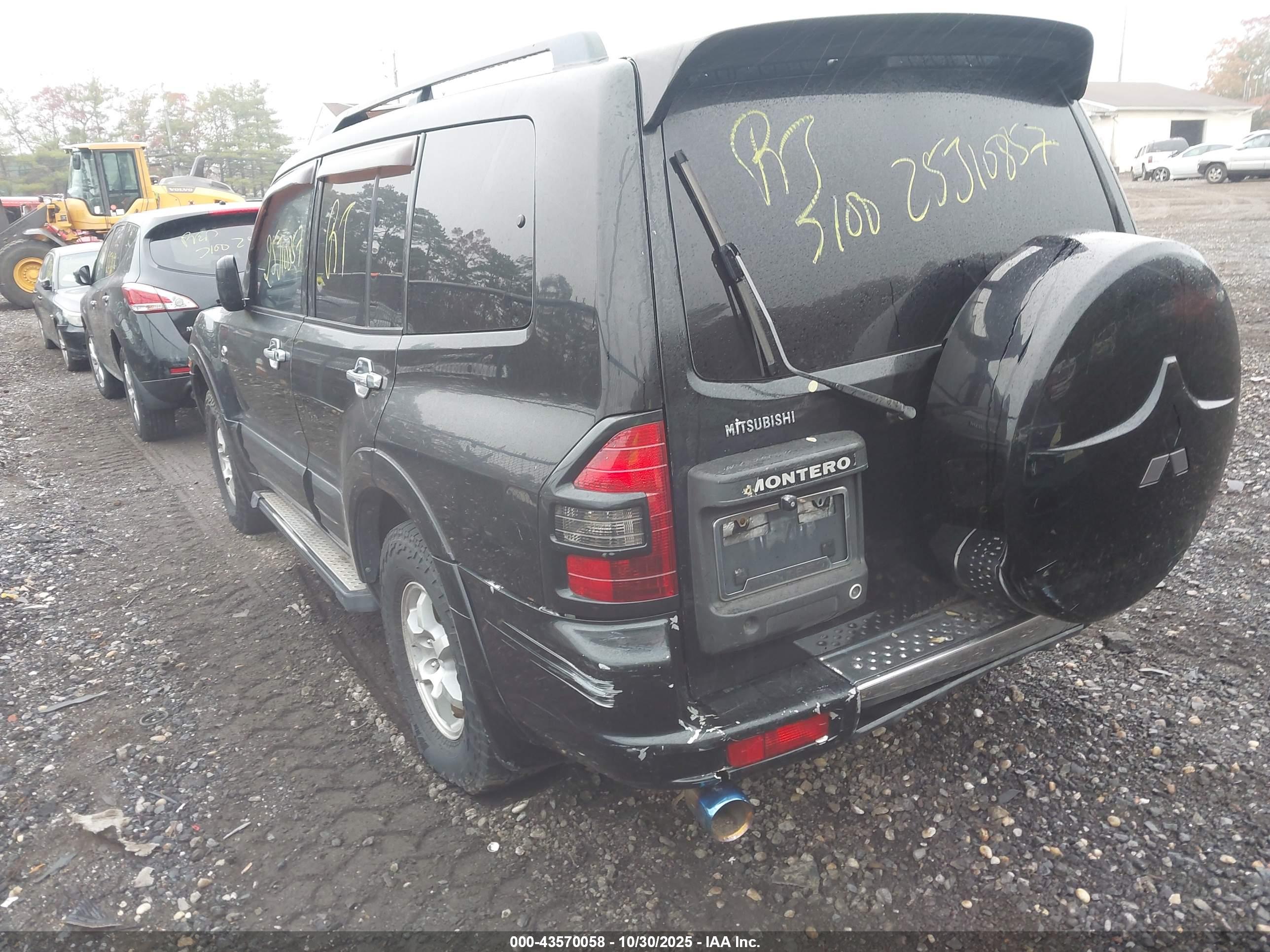 MITSUBISHI MONTERO image 3