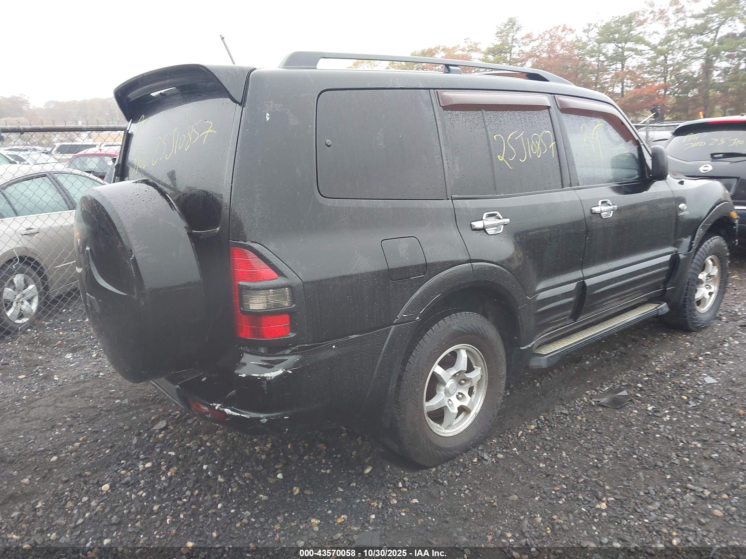MITSUBISHI MONTERO image 4