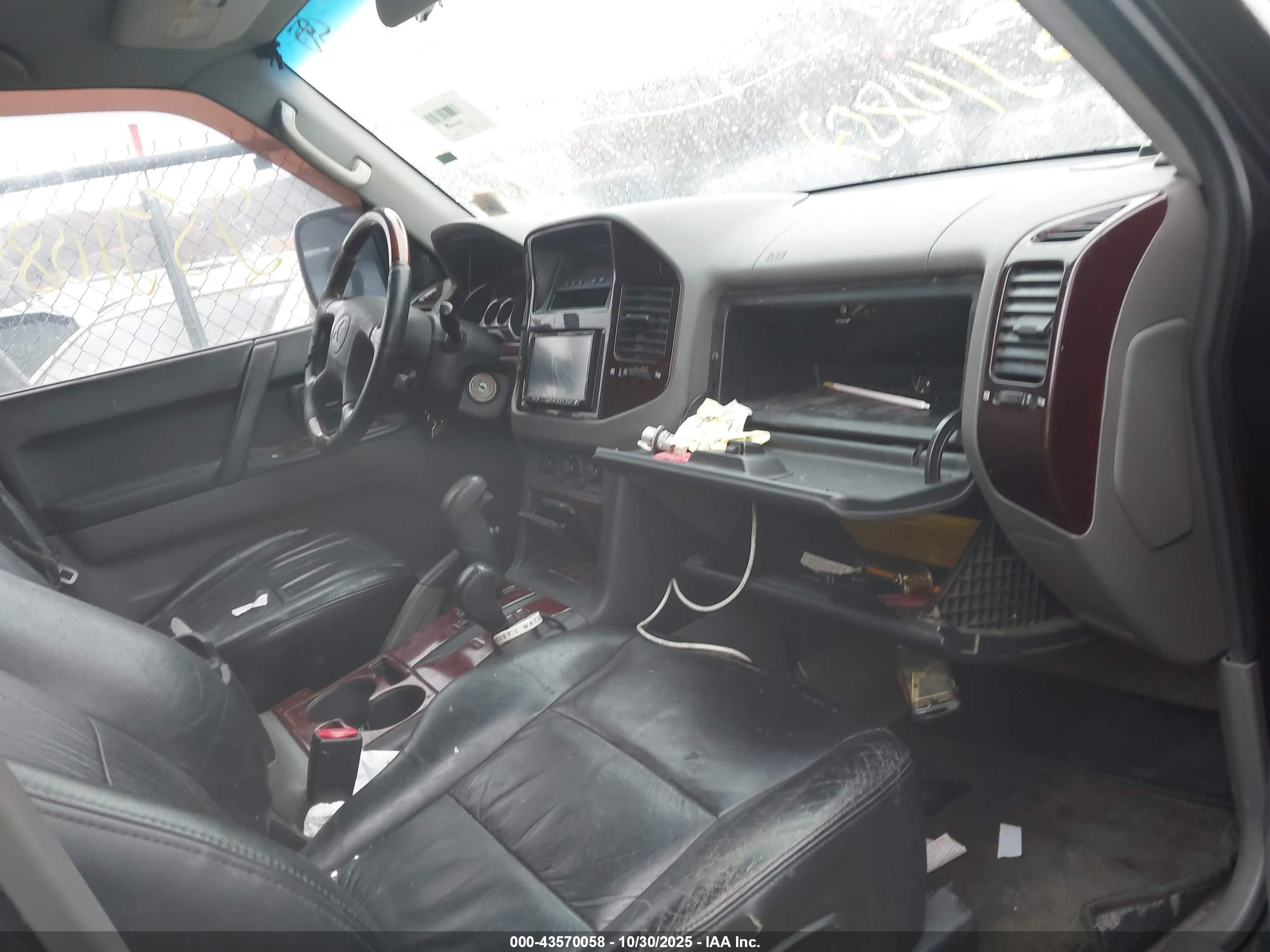 MITSUBISHI MONTERO image 5