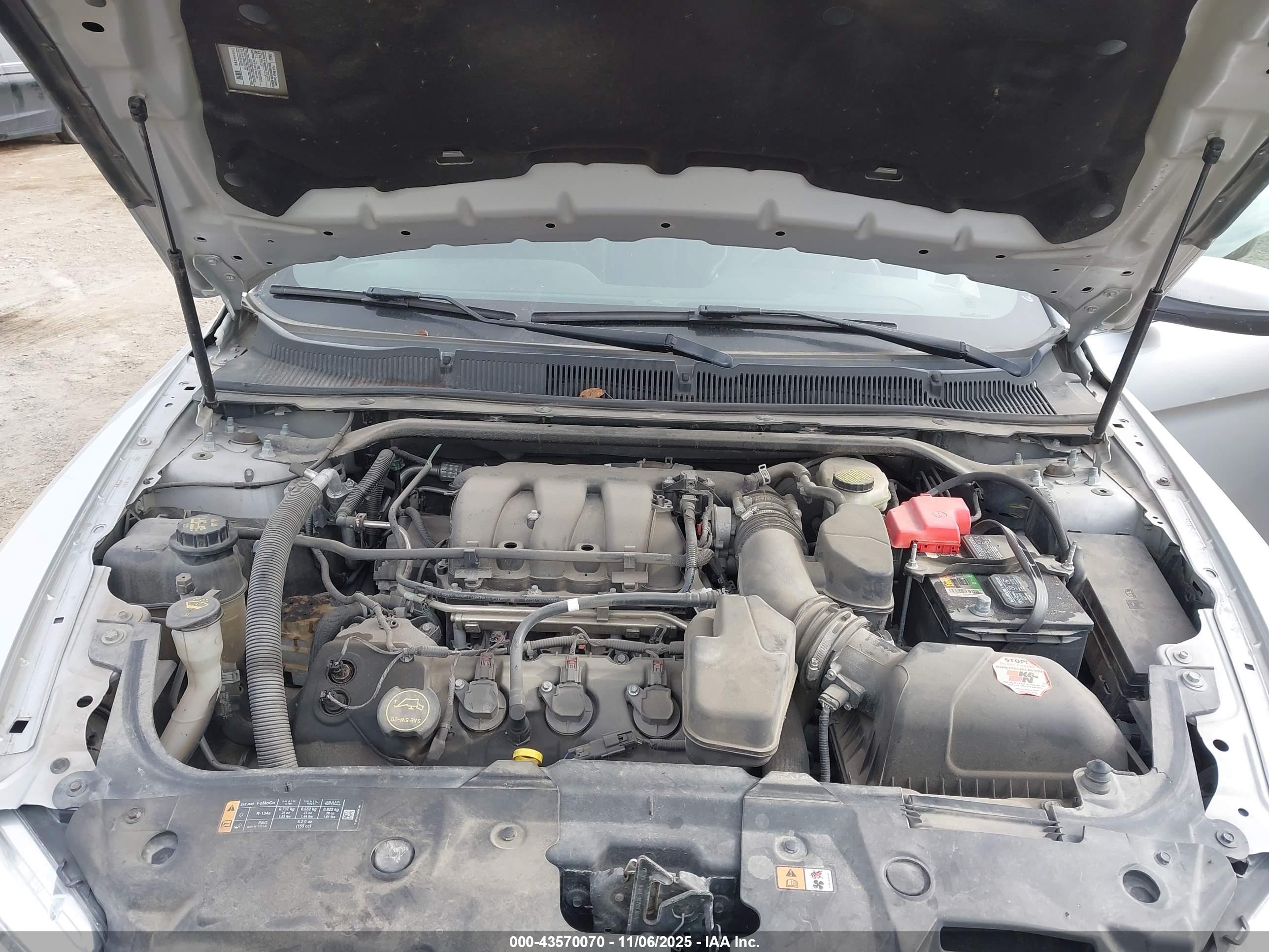 FORD TAURUS image 10