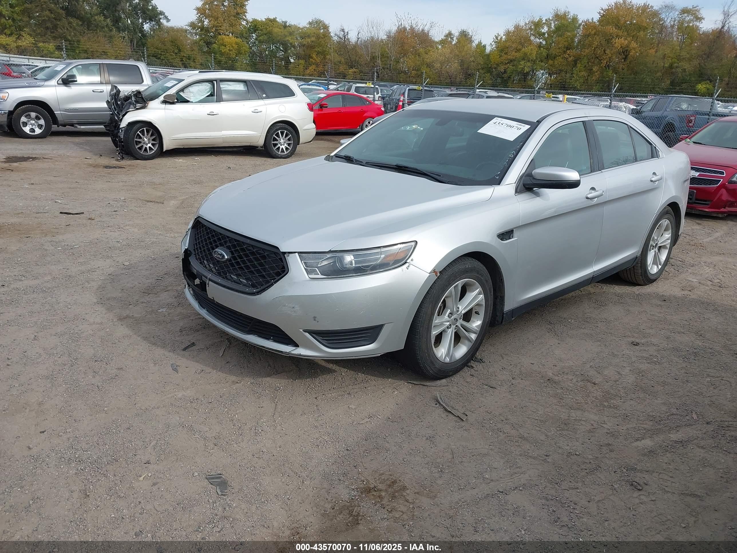 FORD TAURUS image 2