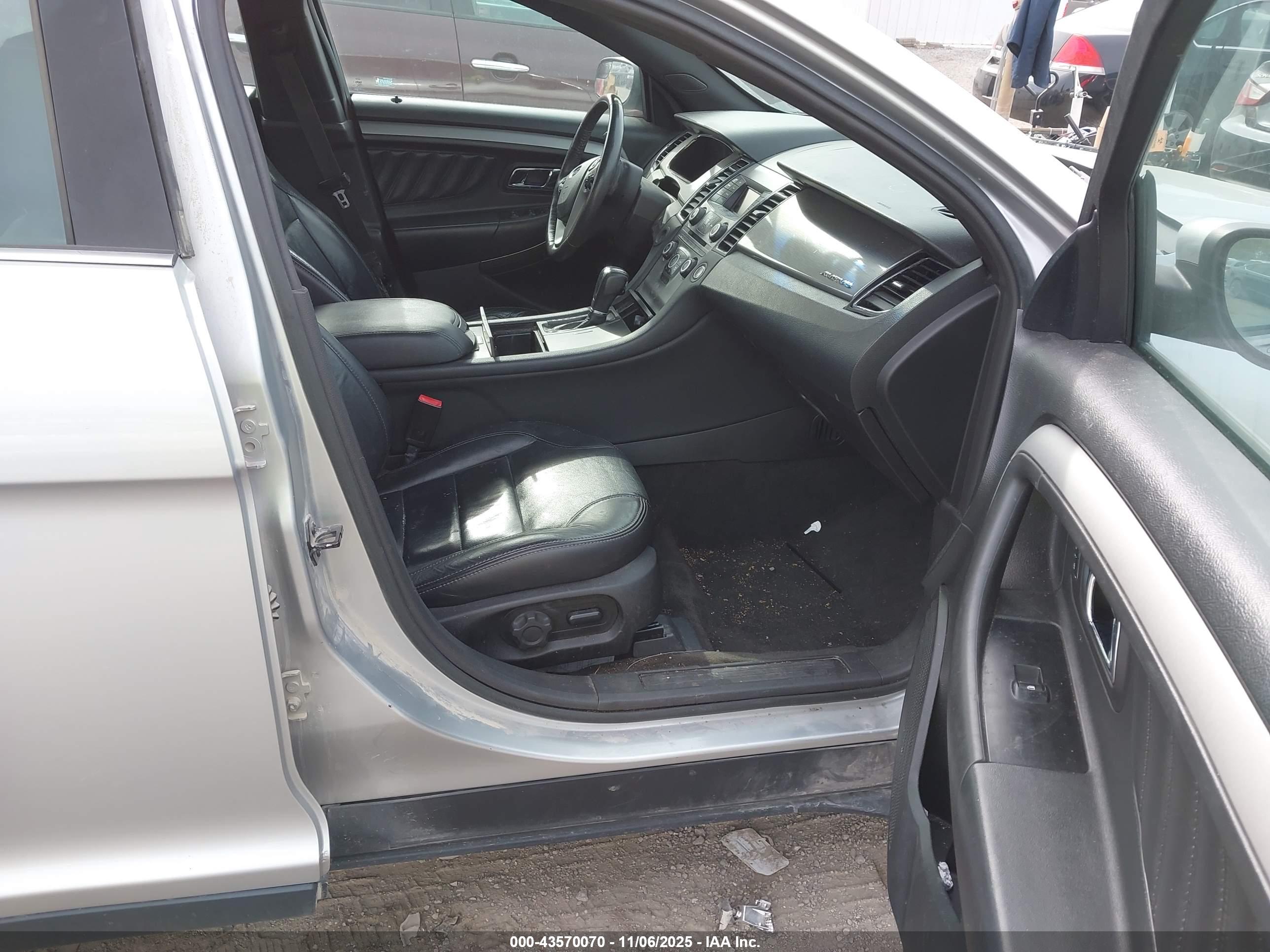 FORD TAURUS image 5