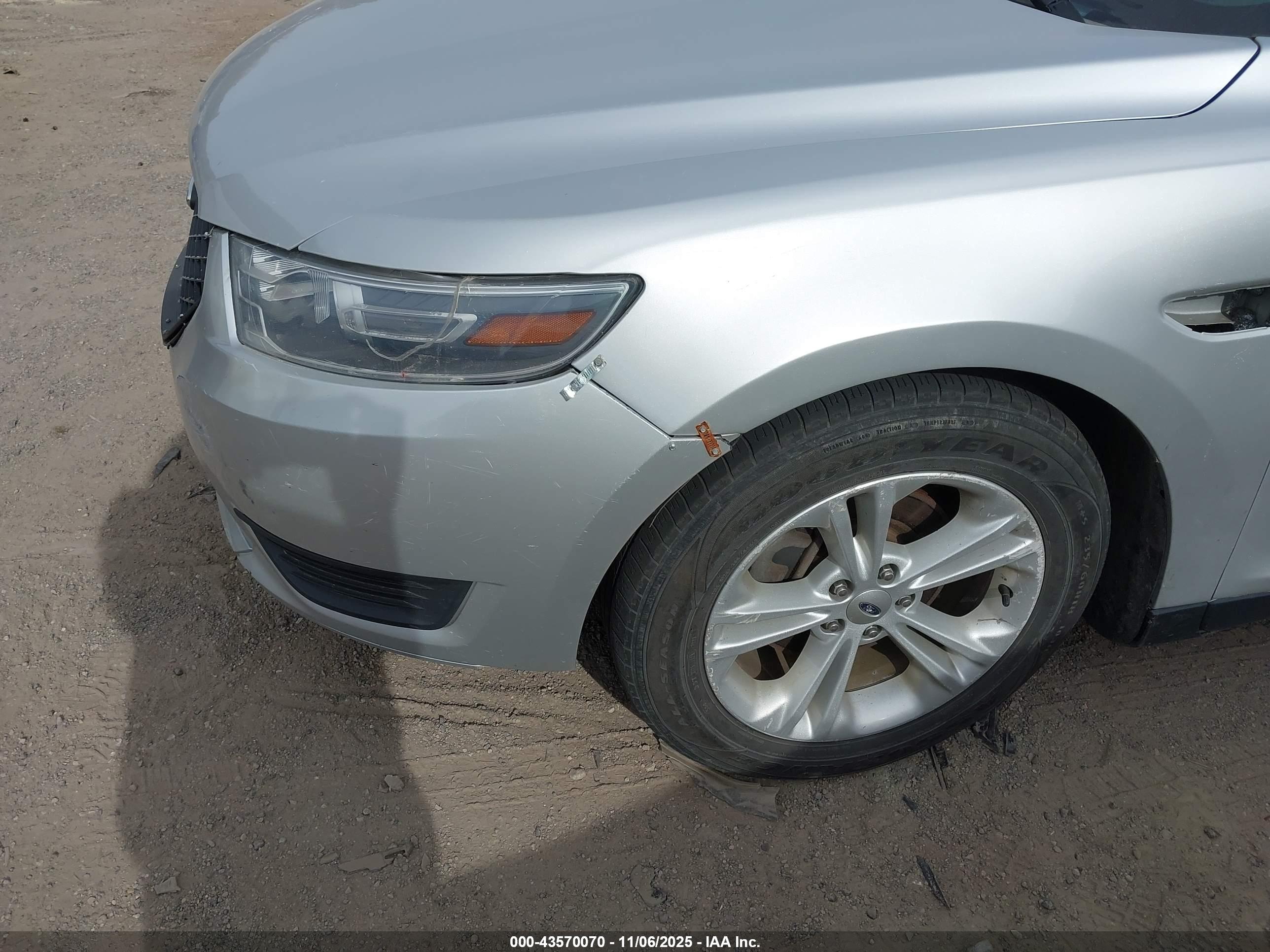 FORD TAURUS image 6