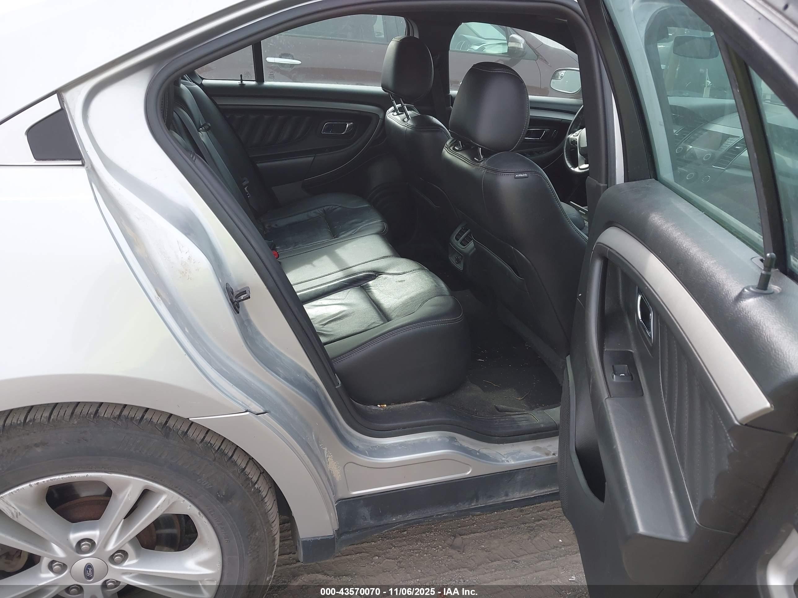 FORD TAURUS image 8