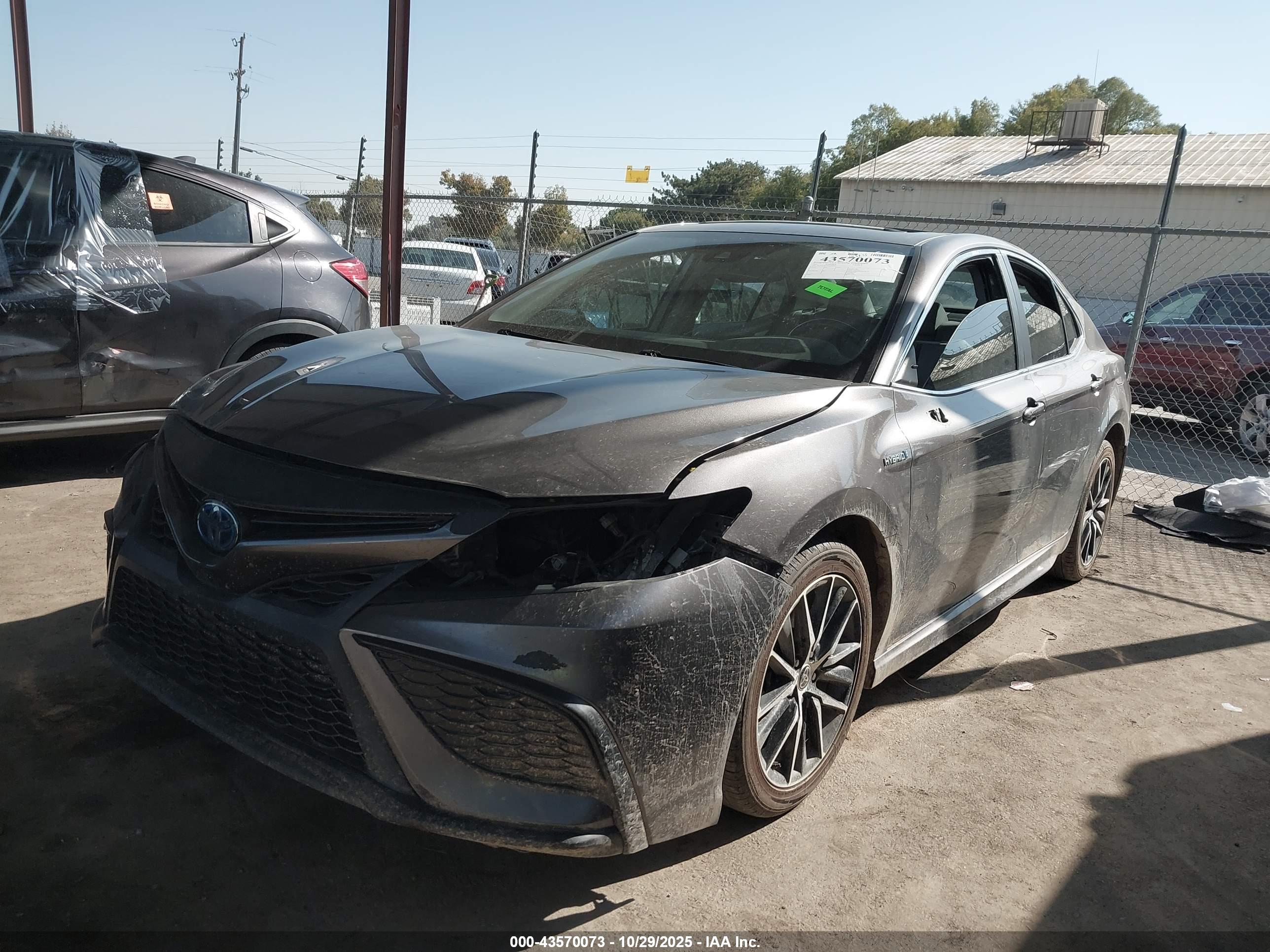 TOYOTA CAMRY image 2