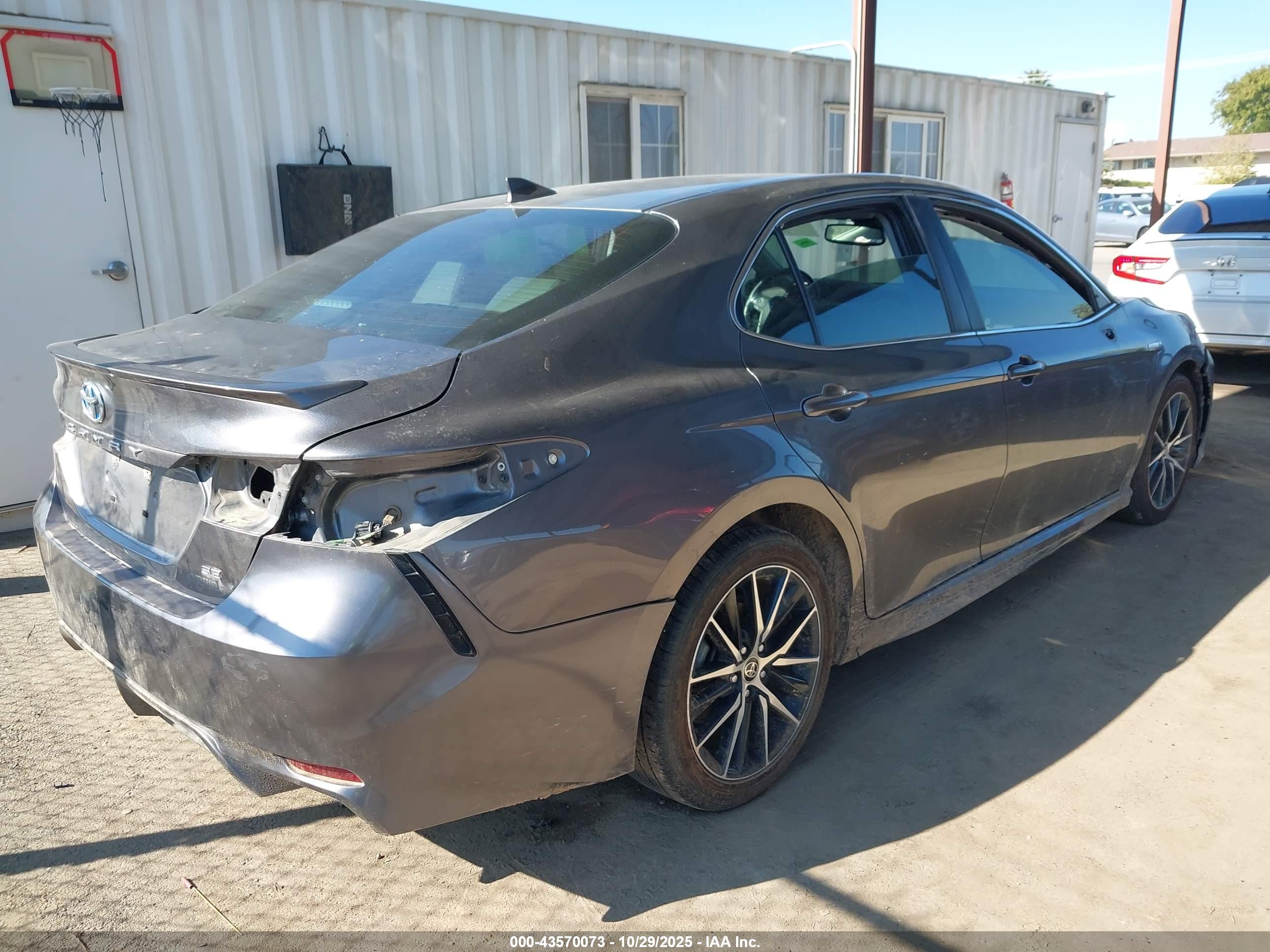TOYOTA CAMRY image 4