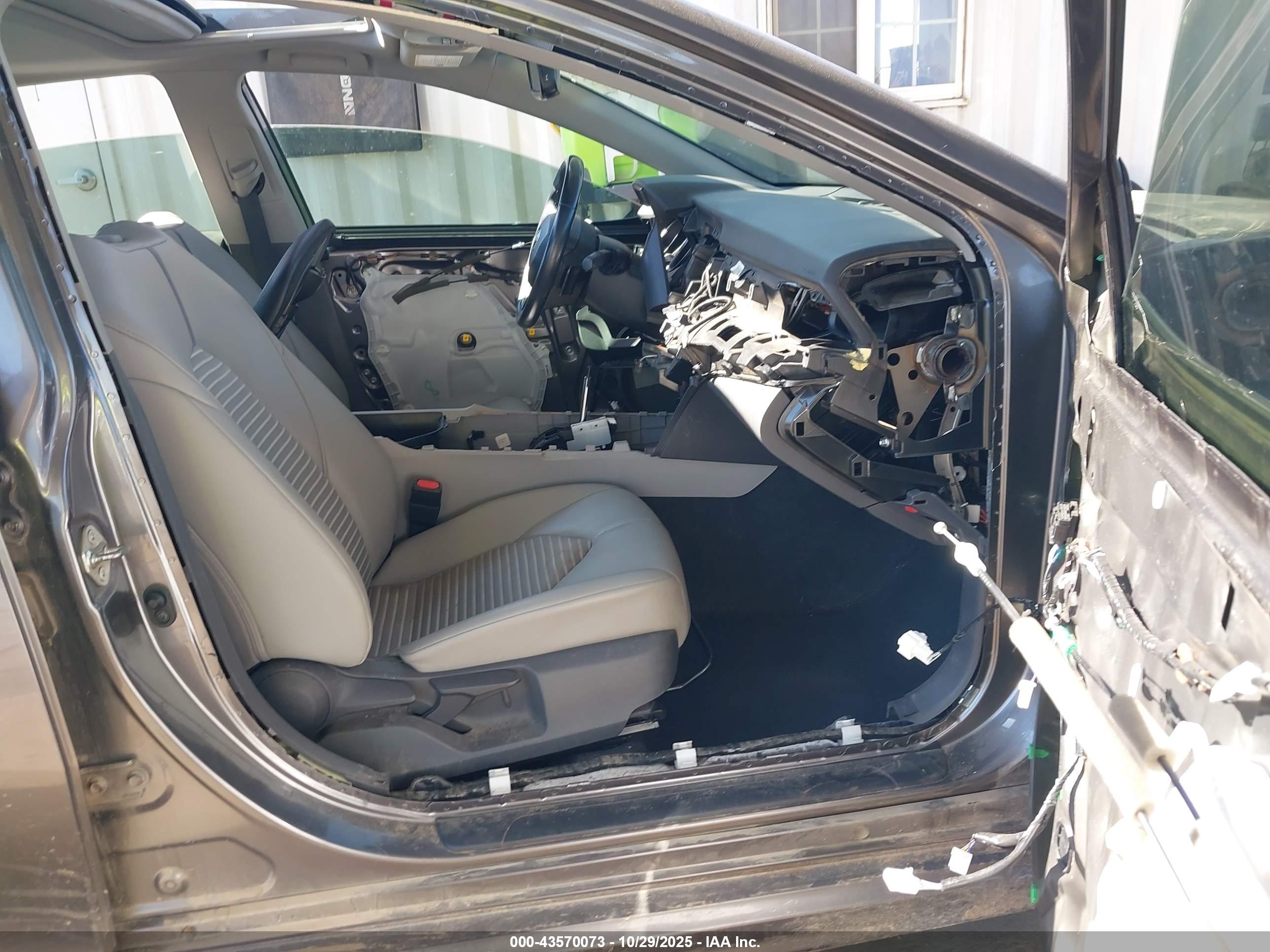 TOYOTA CAMRY image 5