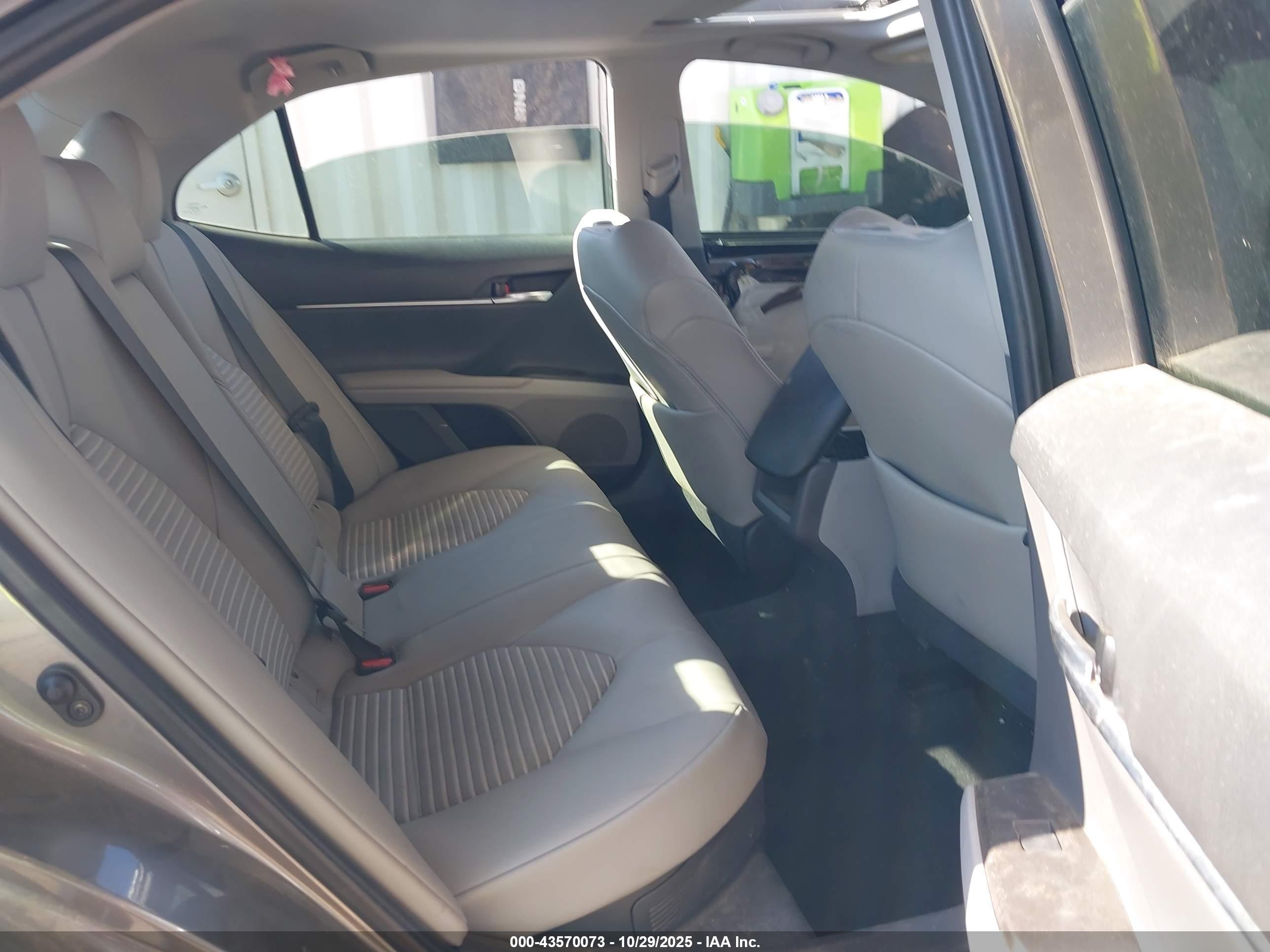 TOYOTA CAMRY image 8