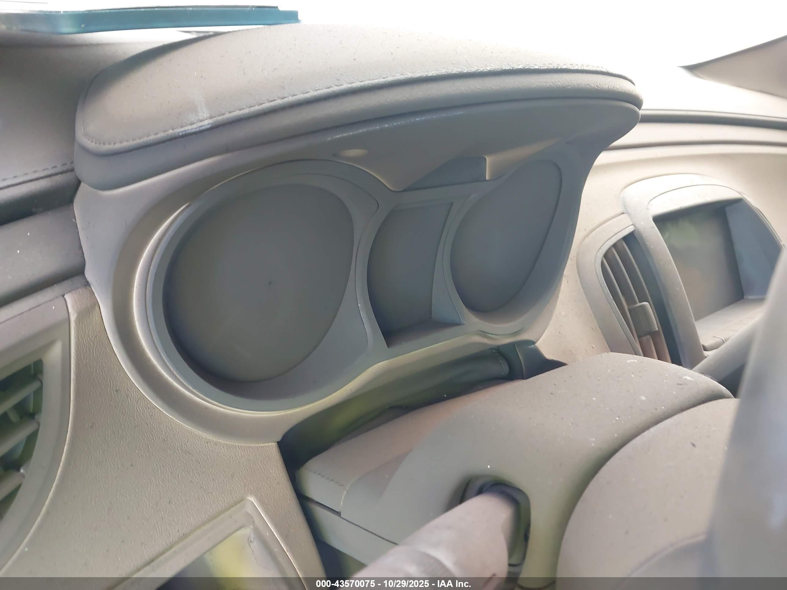 BUICK LACROSSE image 7