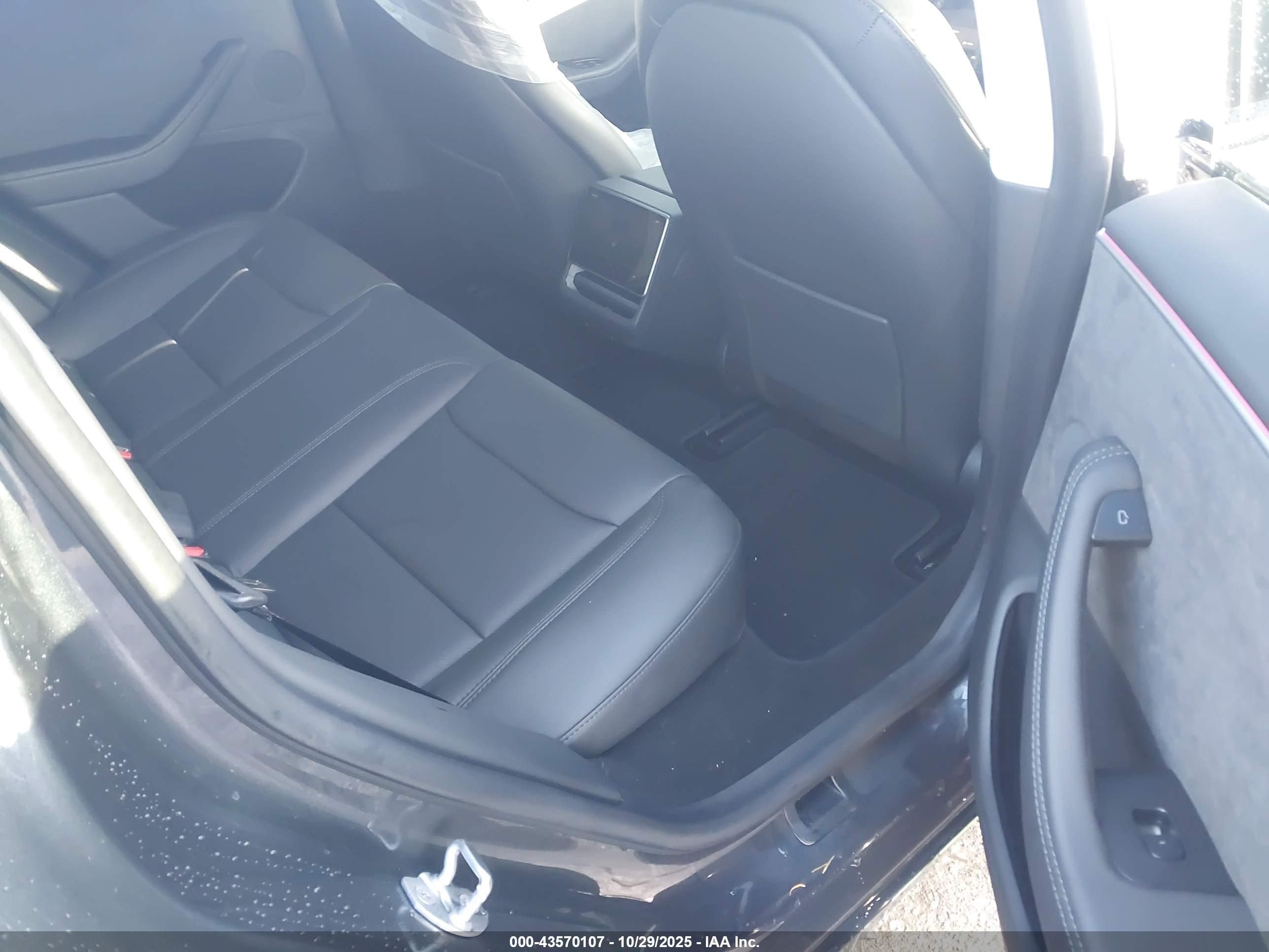 TESLA MODEL image 8
