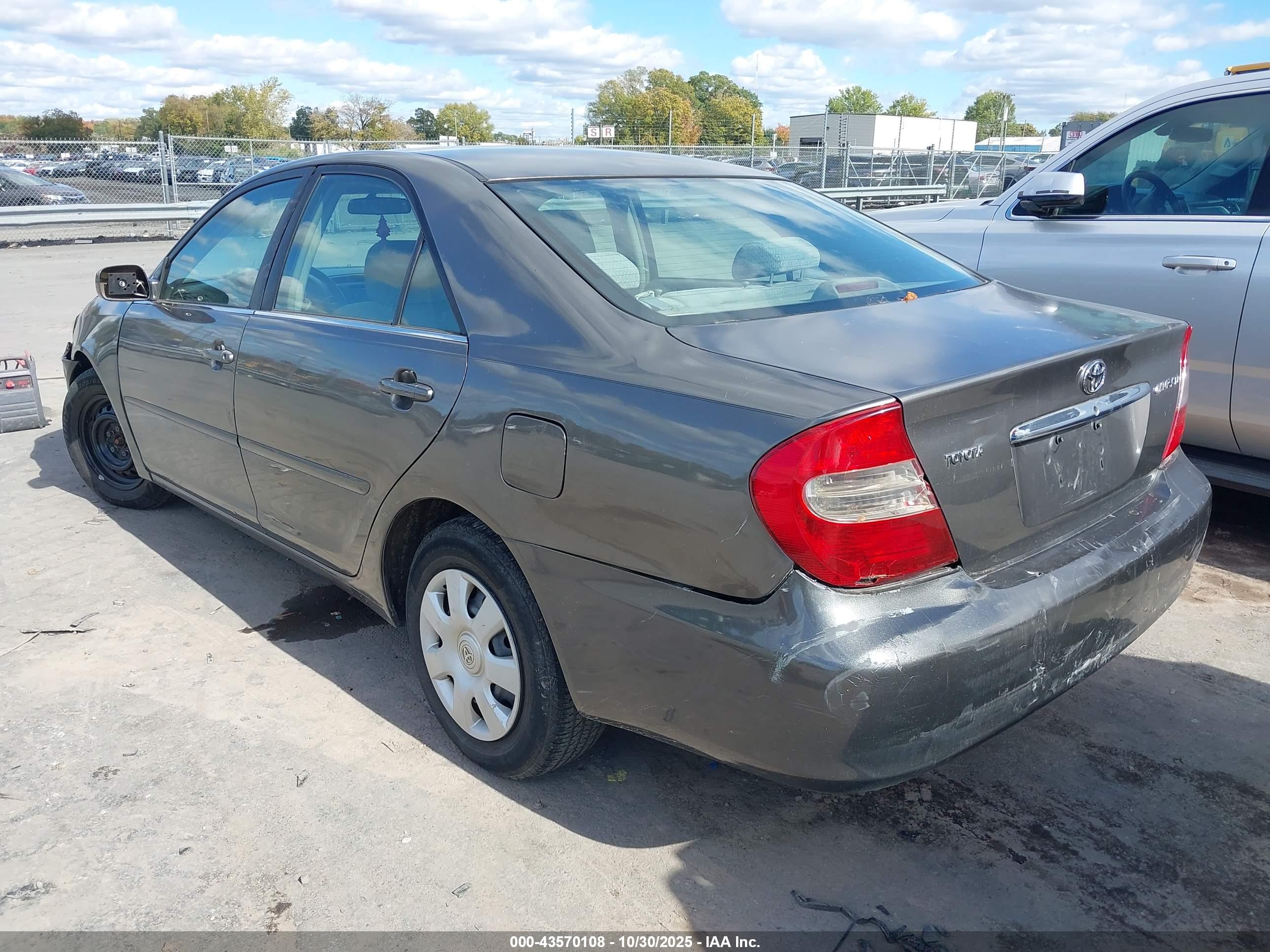 TOYOTA CAMRY image 3
