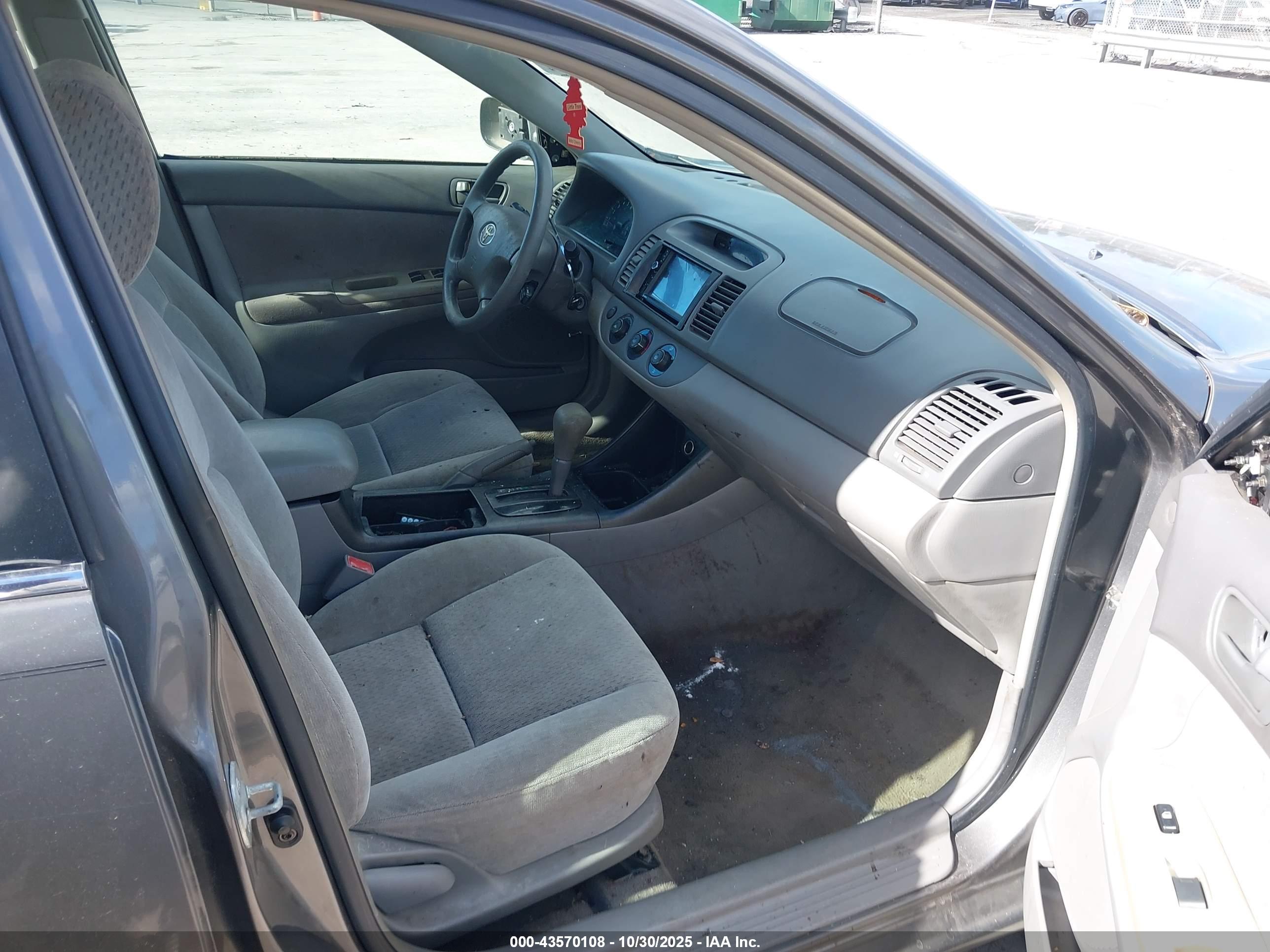 TOYOTA CAMRY image 5