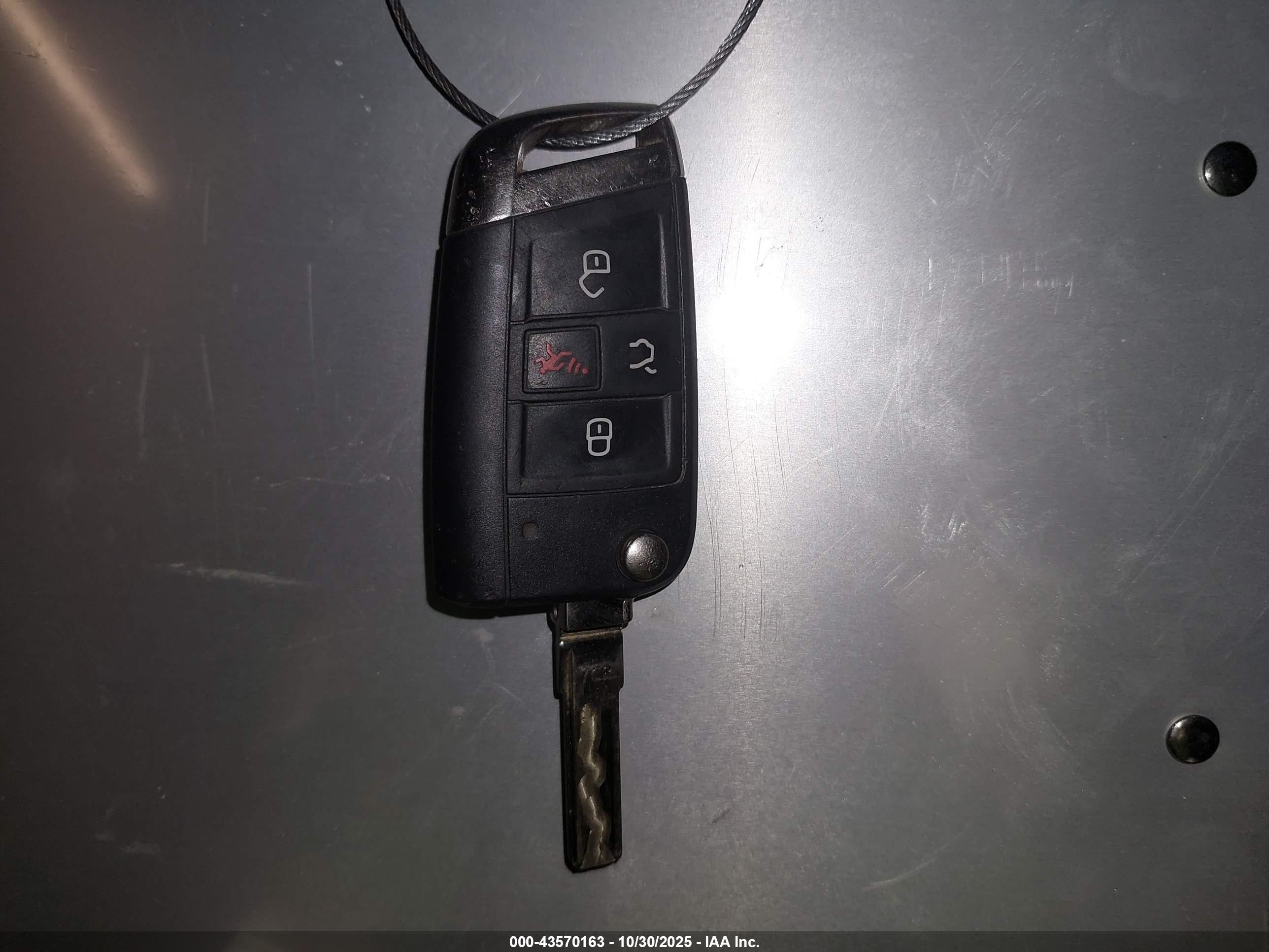 VOLKSWAGEN GOLF image 11
