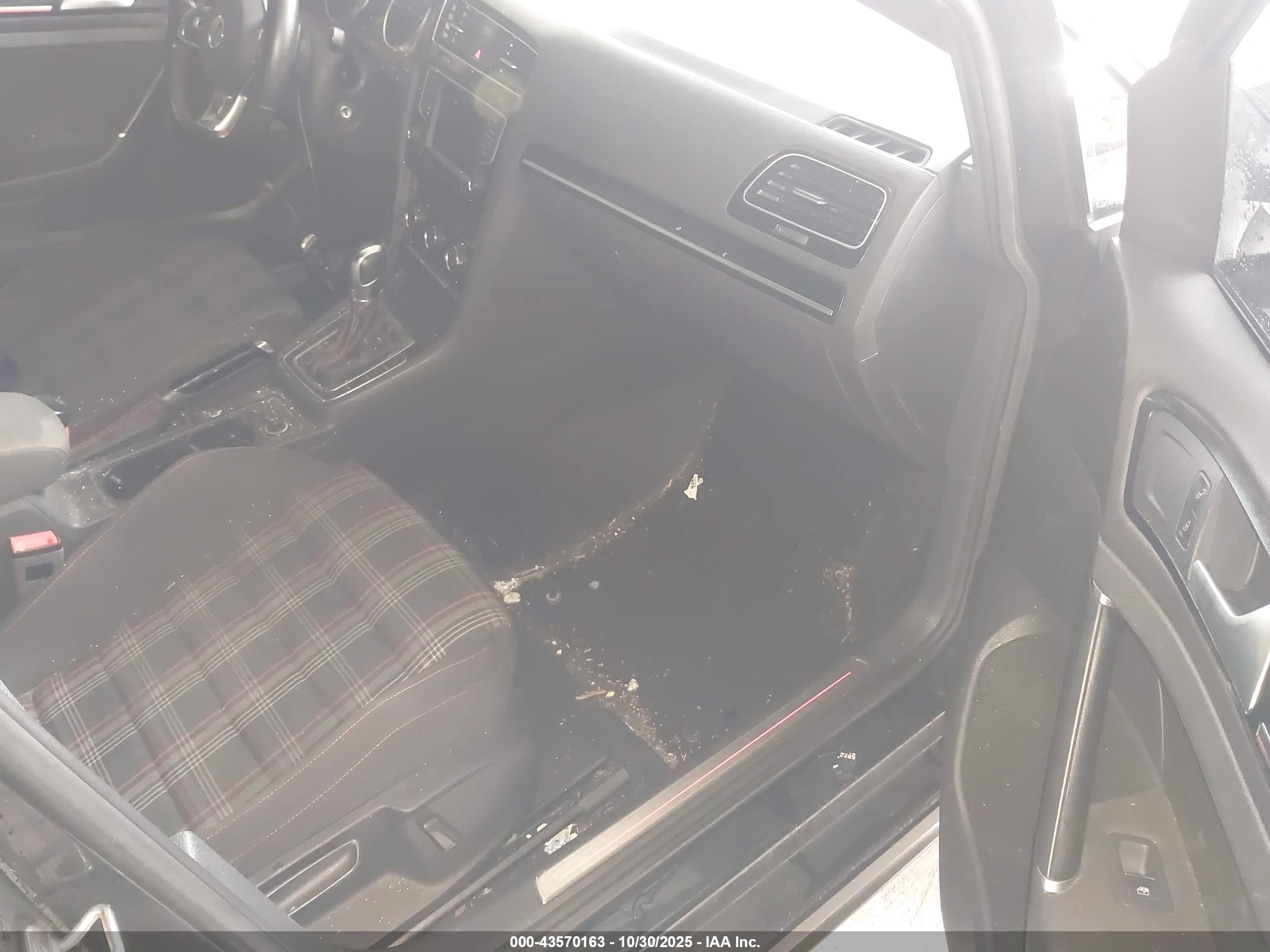 VOLKSWAGEN GOLF image 5