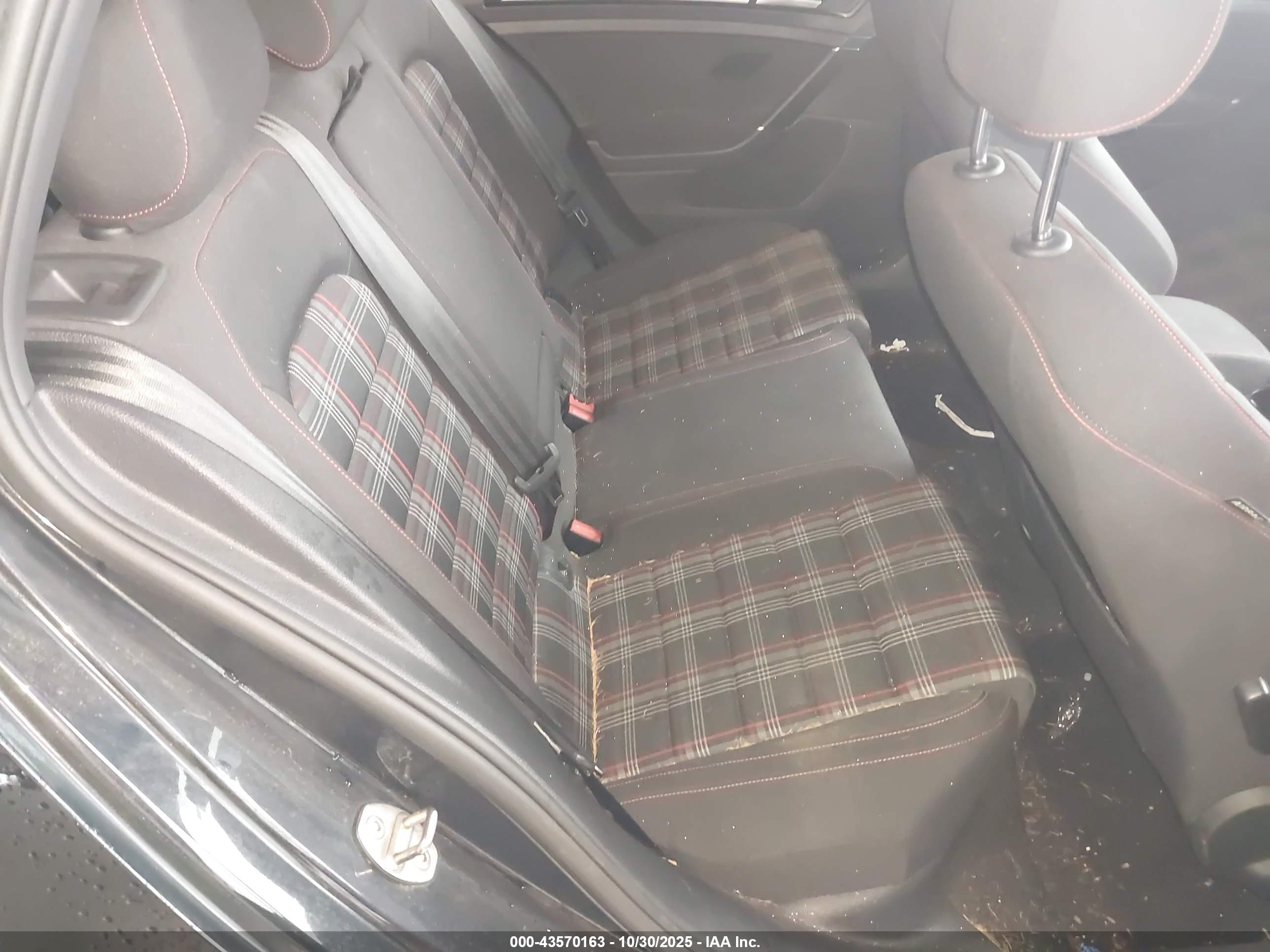 VOLKSWAGEN GOLF image 8