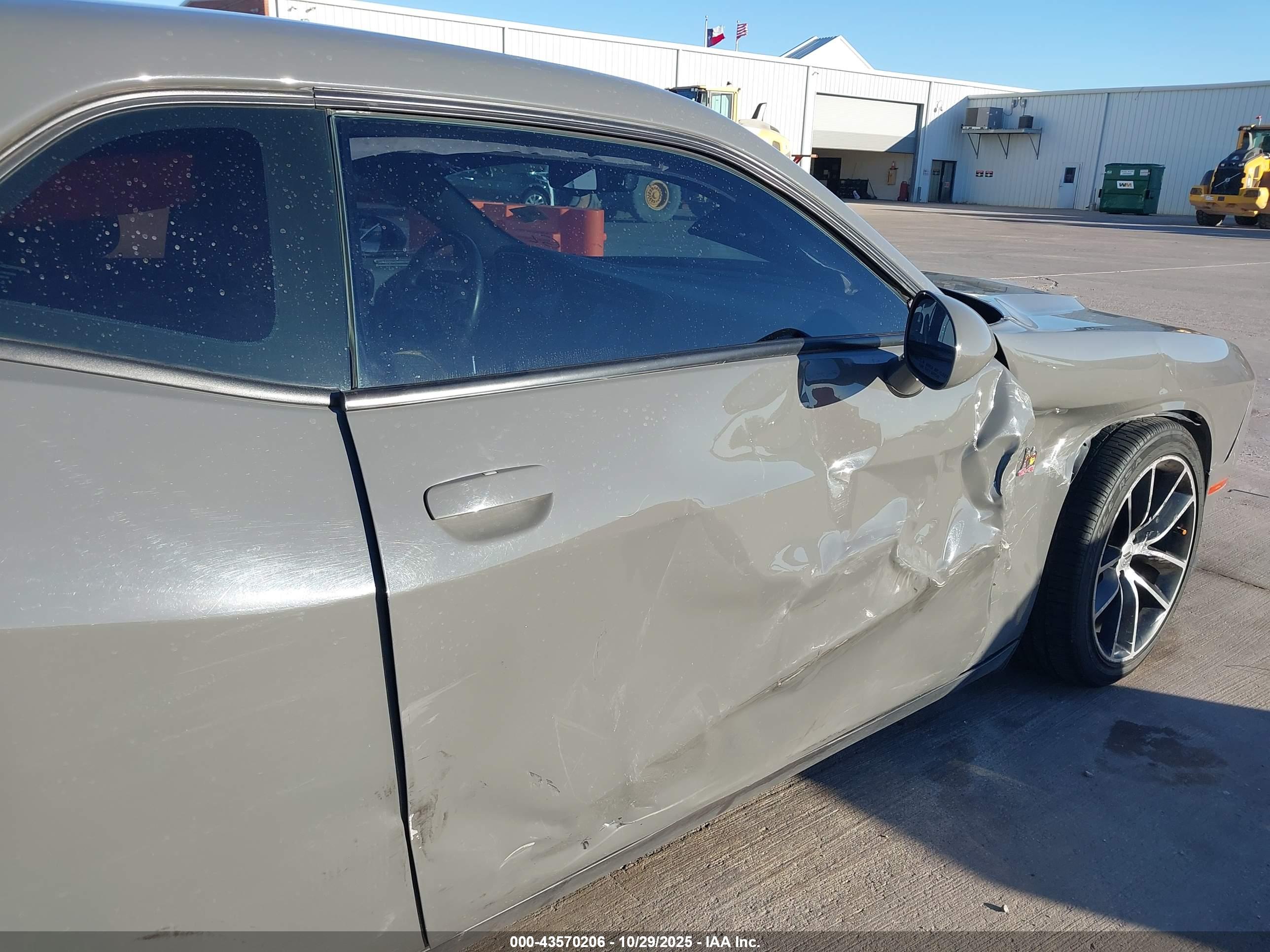 DODGE CHALLENGER image 6