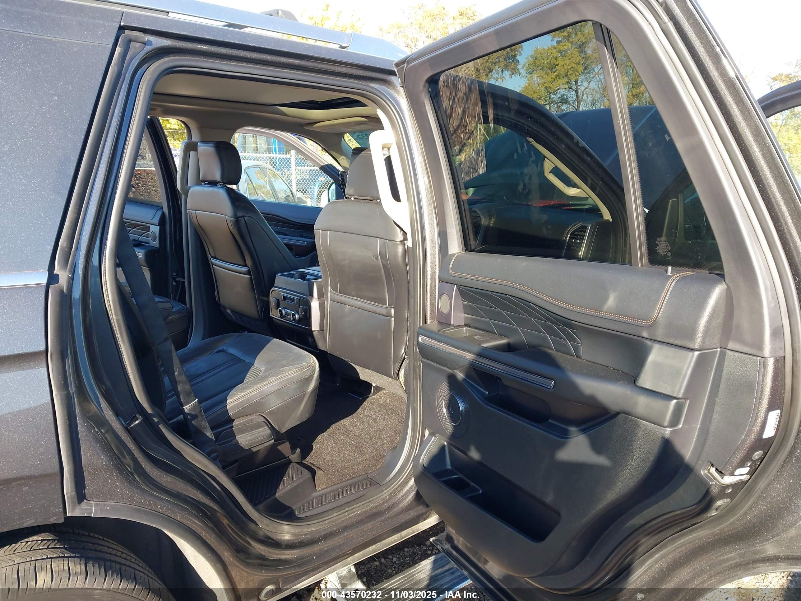 FORD EXPEDITION image 8