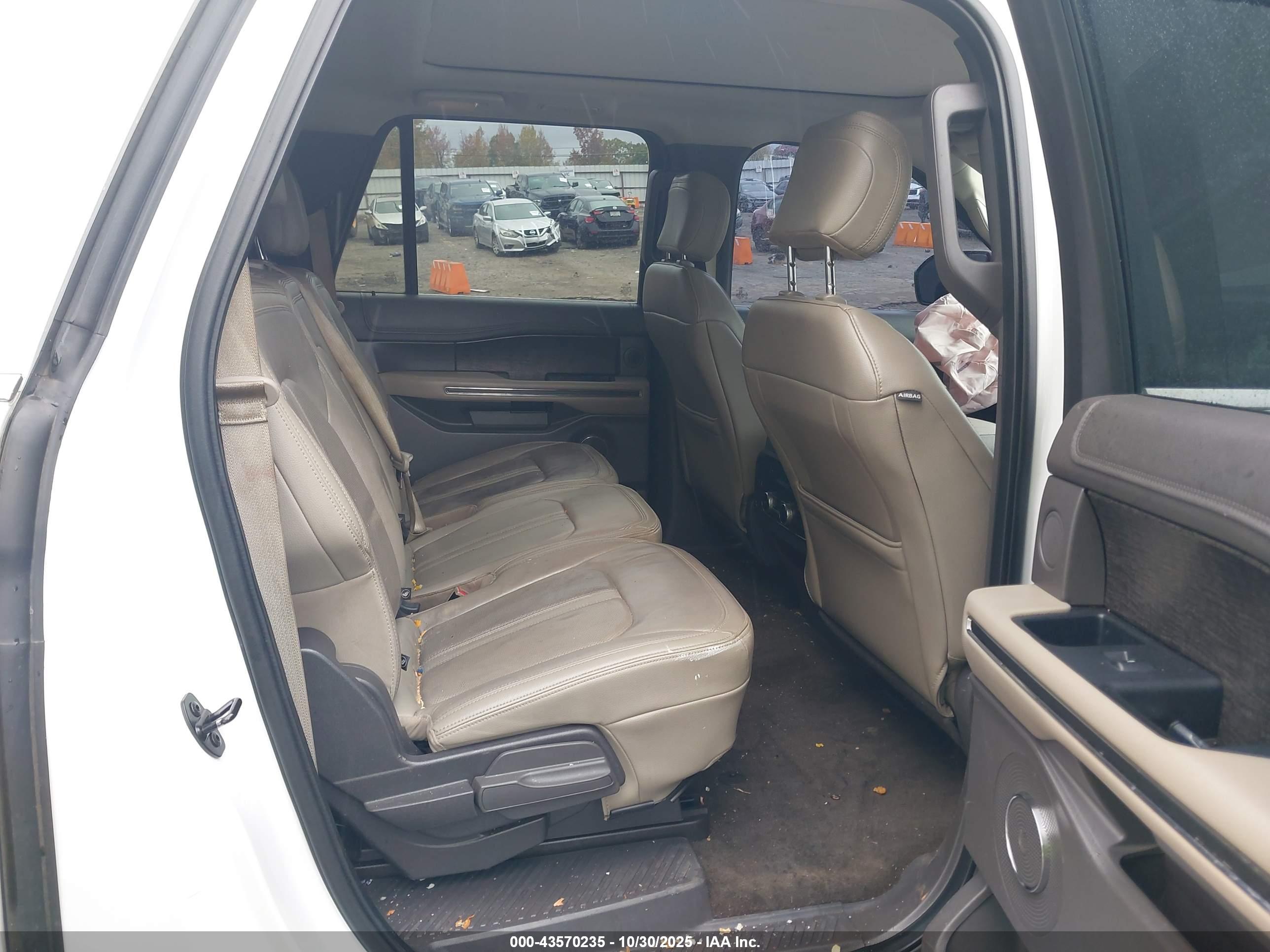 FORD EXPEDITION image 8