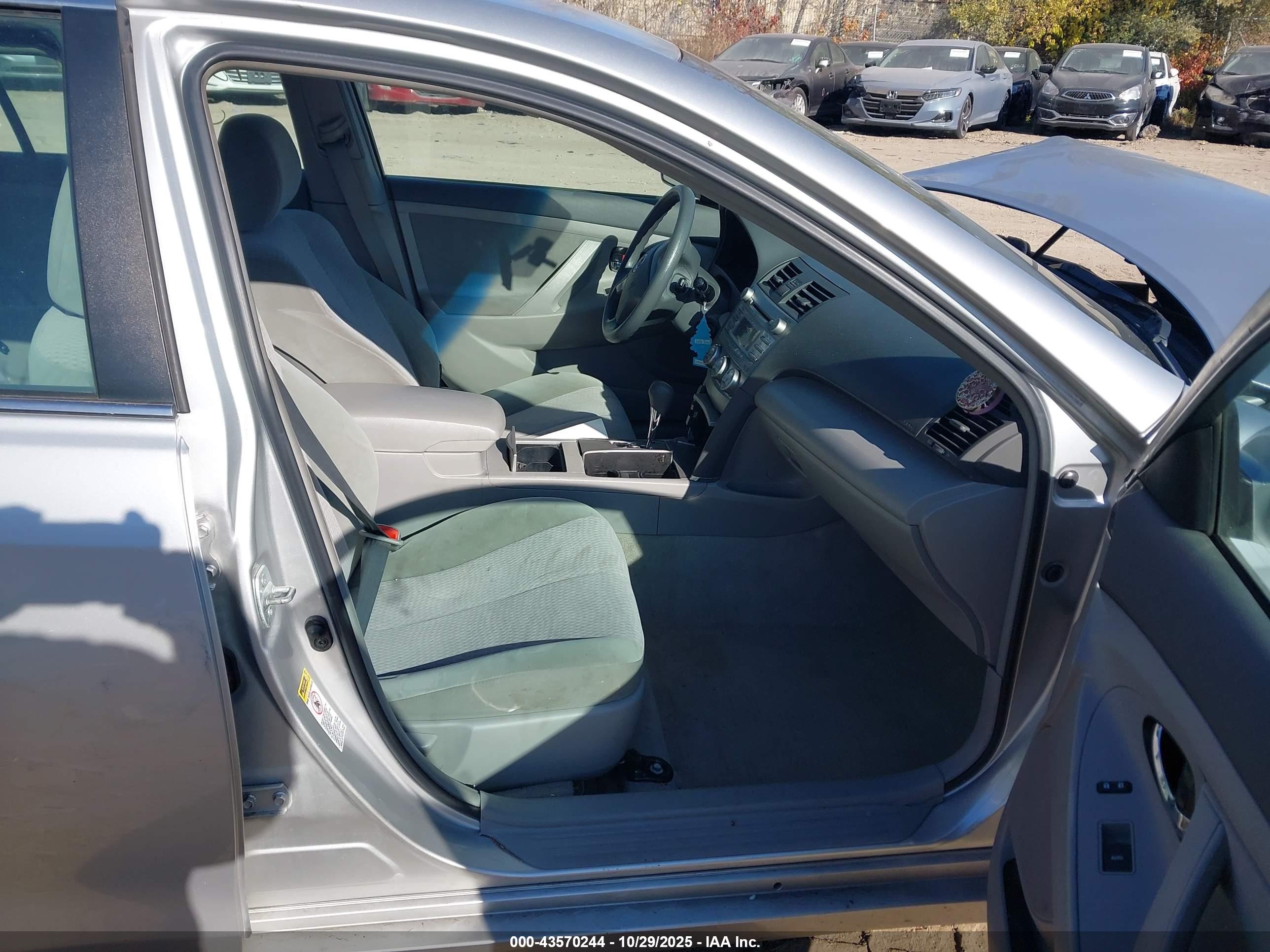TOYOTA CAMRY image 5