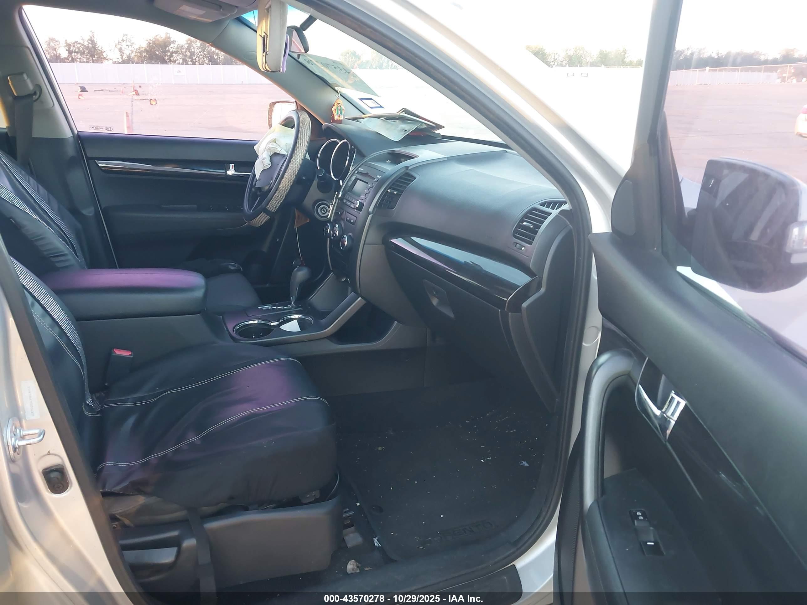 KIA SORENTO image 5