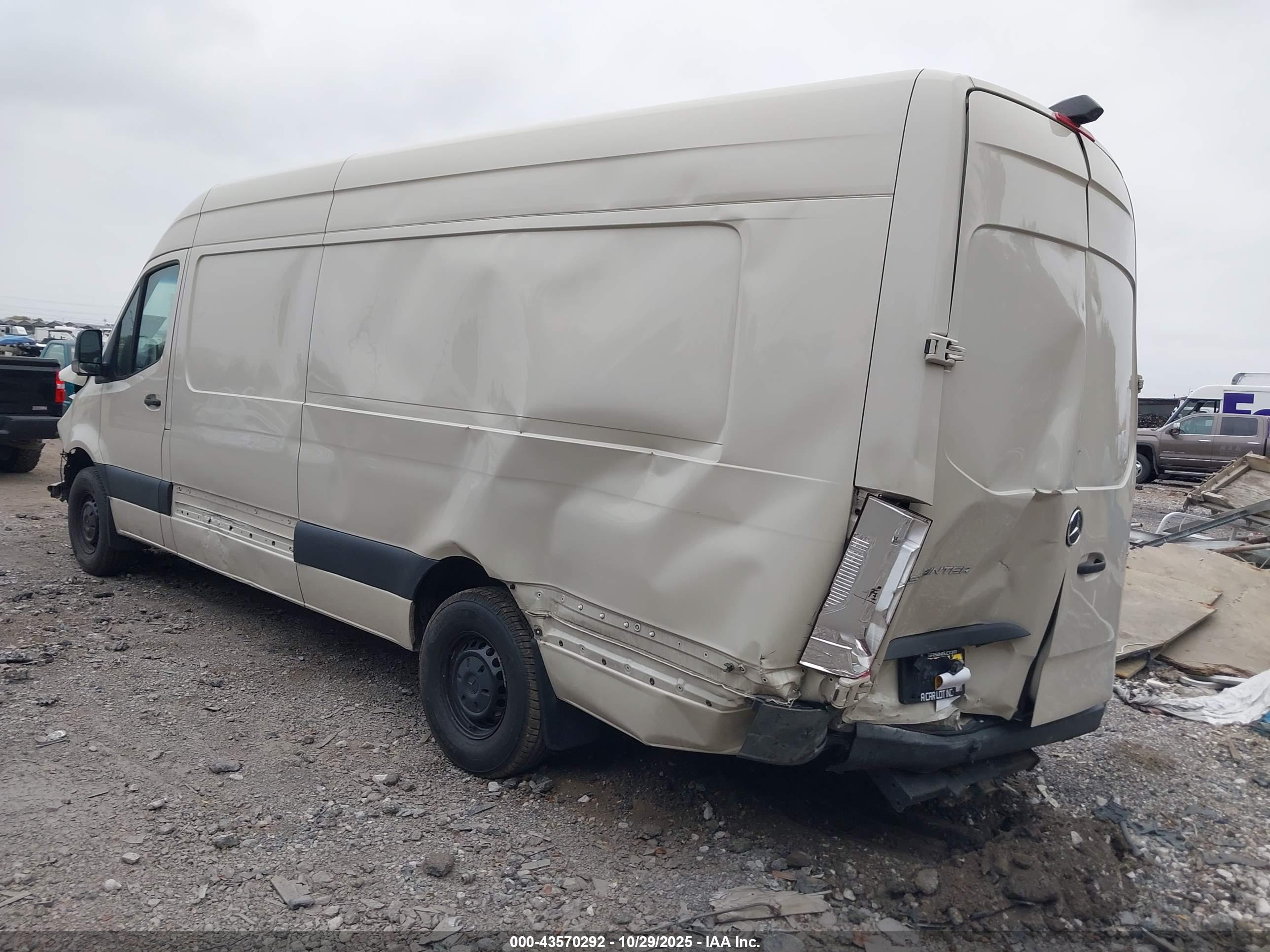 MERCEDES-BENZ SPRINTER image 3