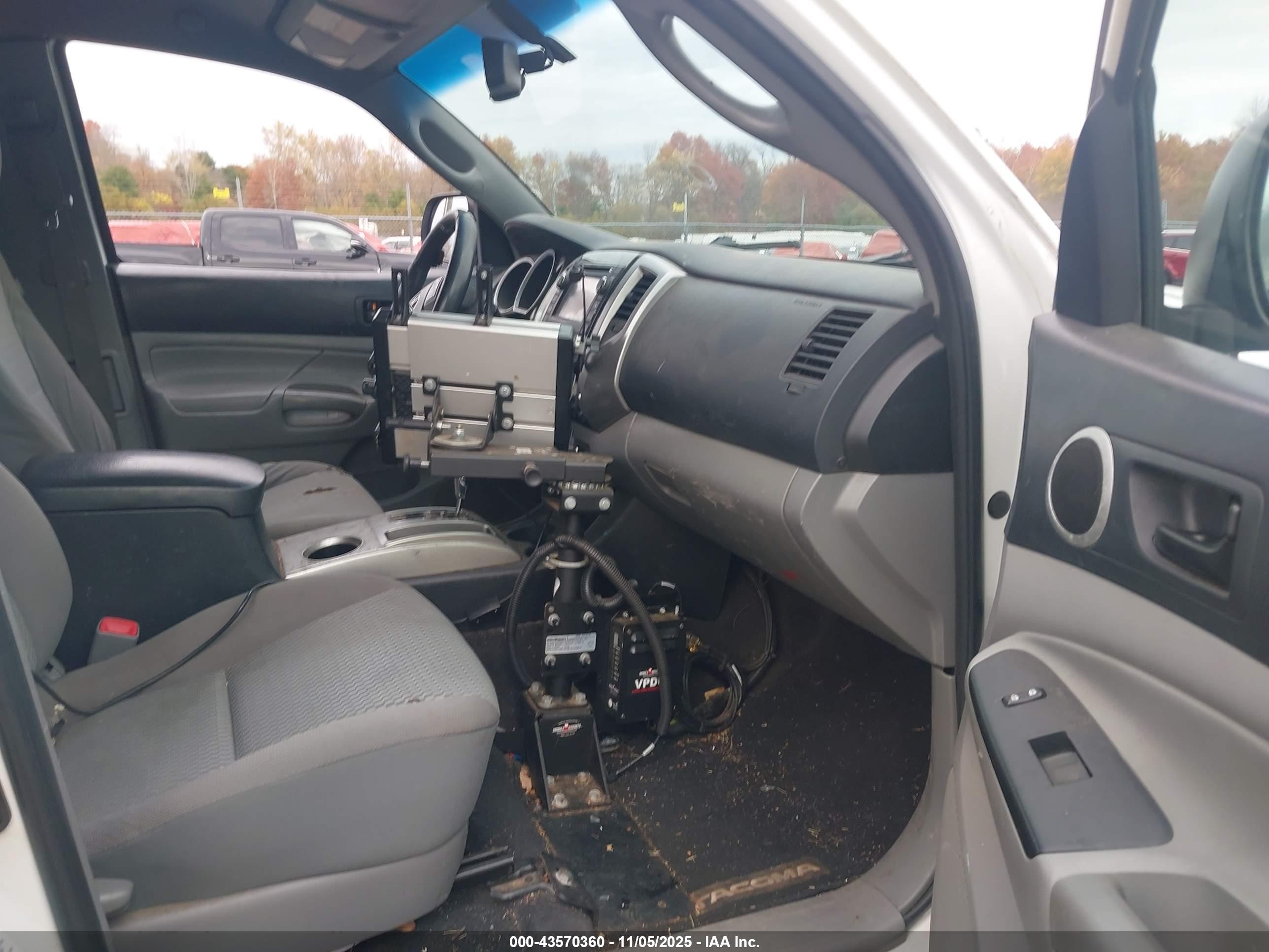TOYOTA TACOMA image 5