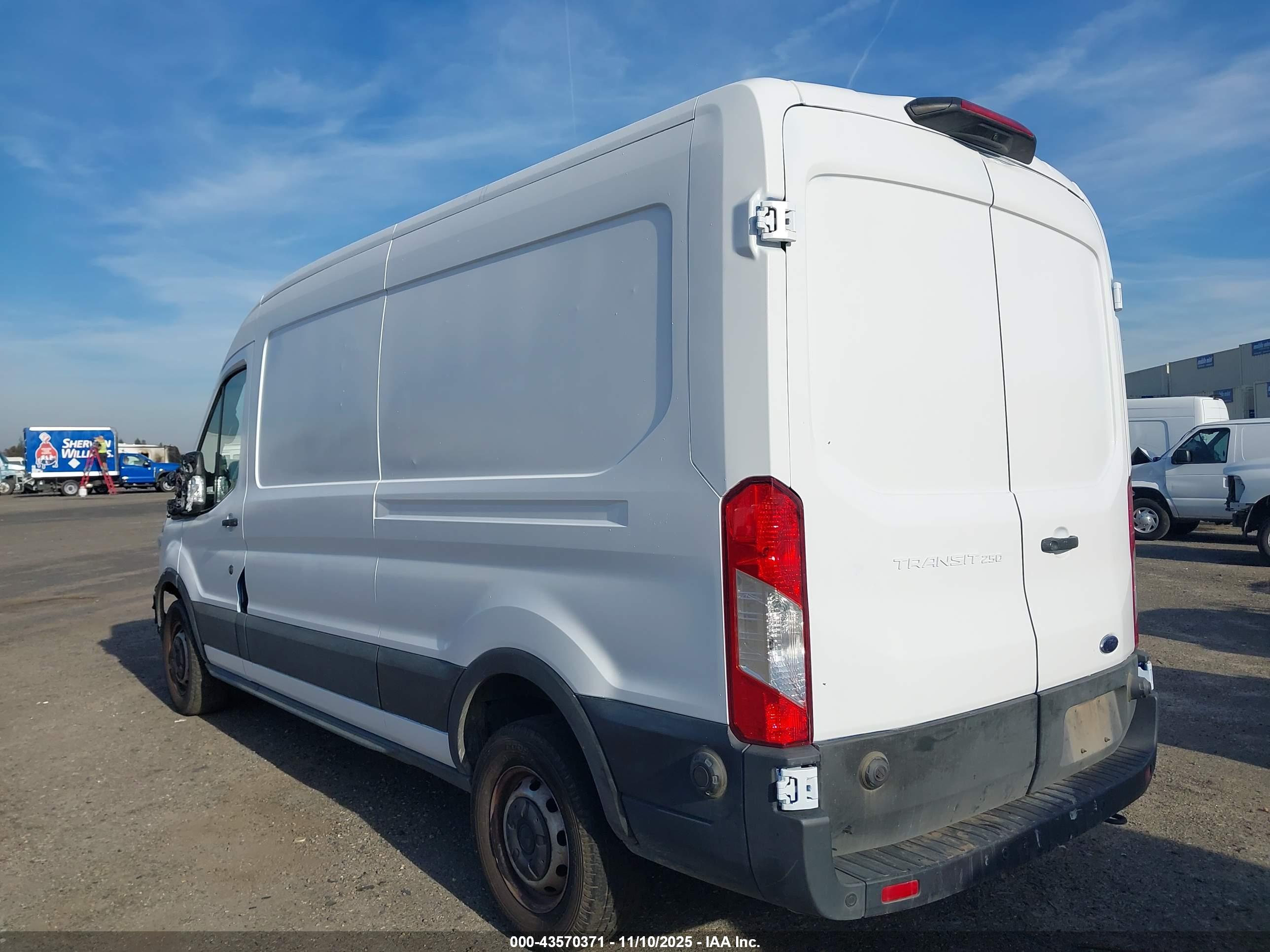 FORD TRANSIT-250 image 3