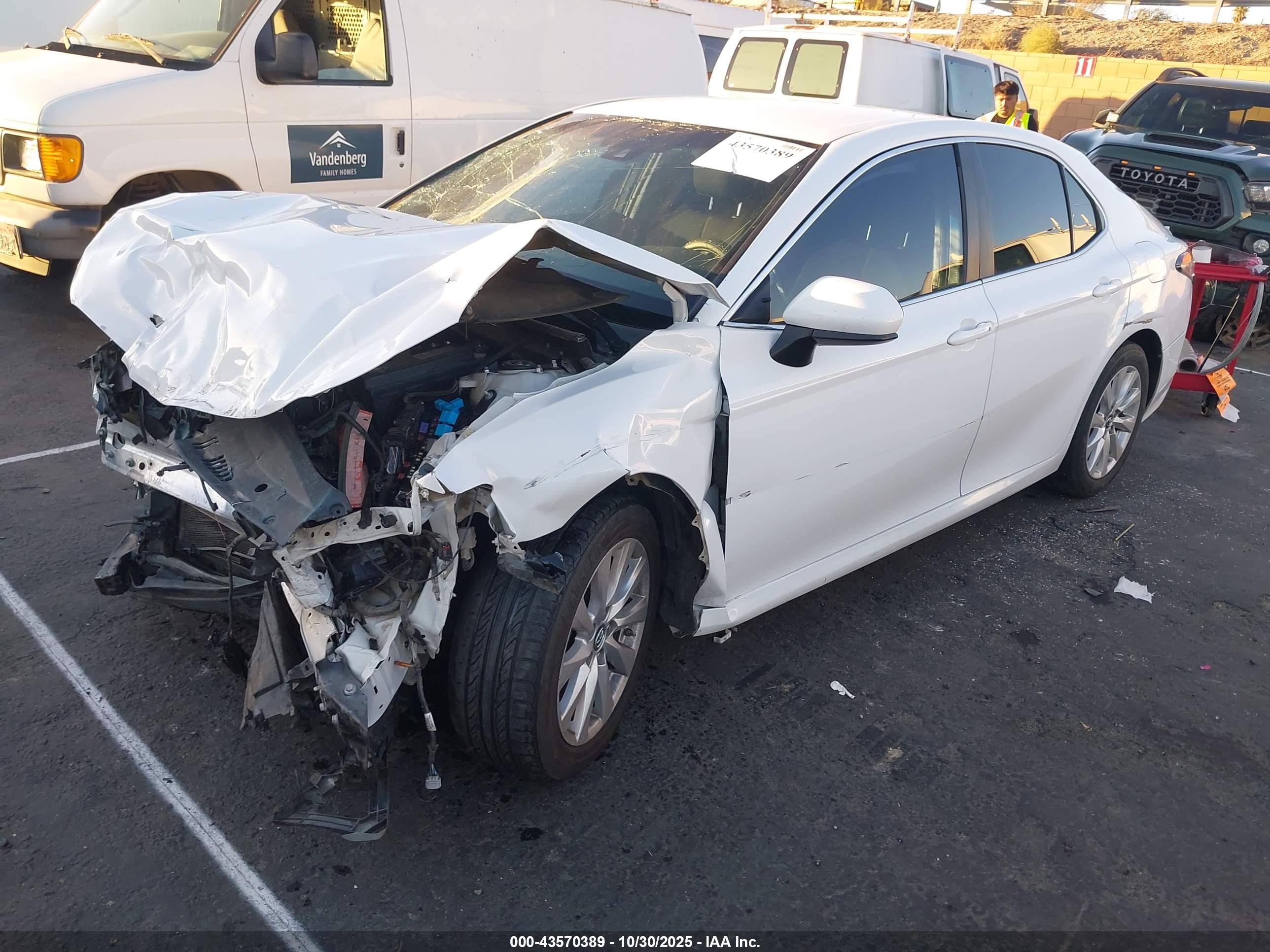 TOYOTA CAMRY image 2