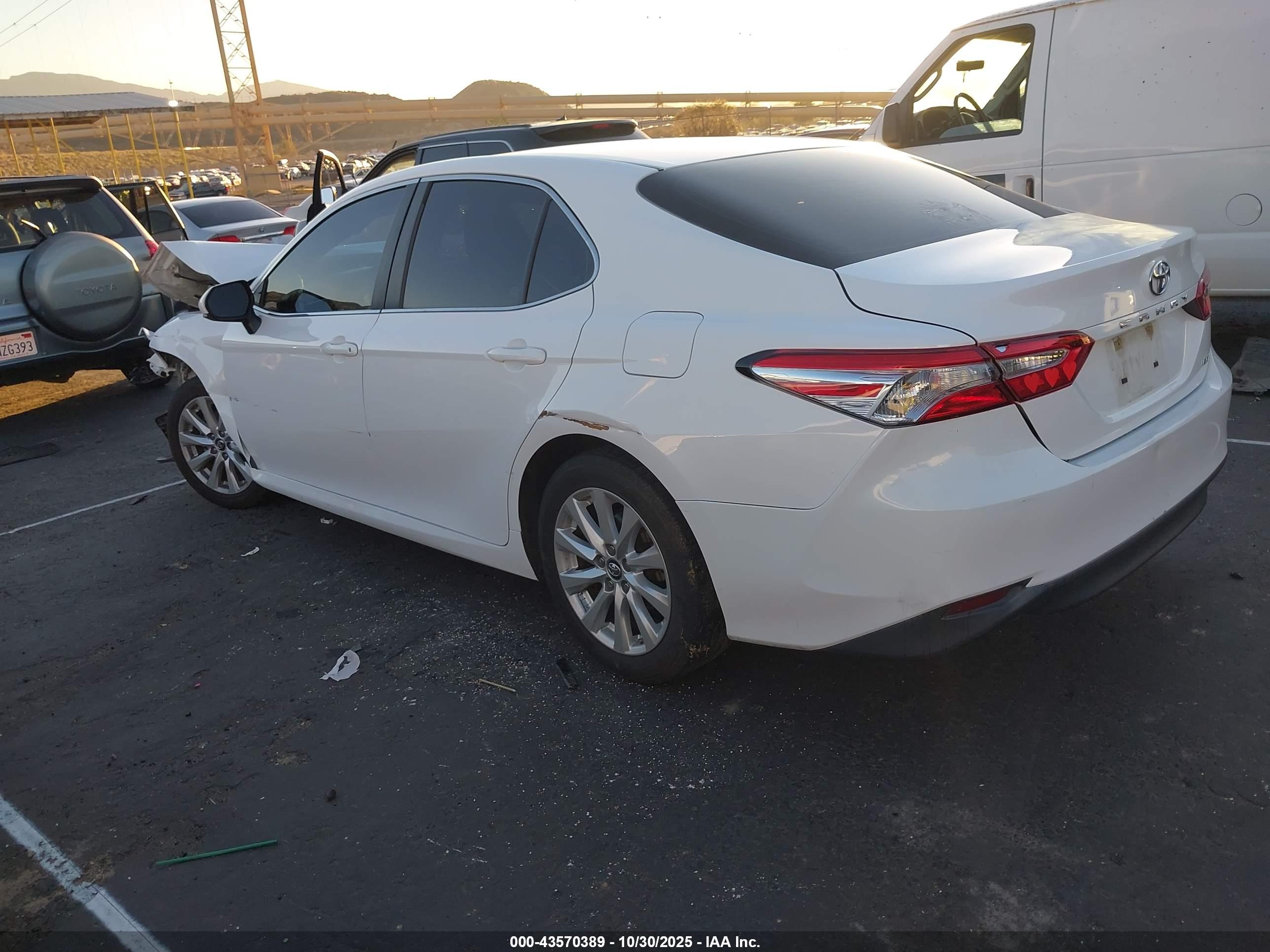 TOYOTA CAMRY image 3