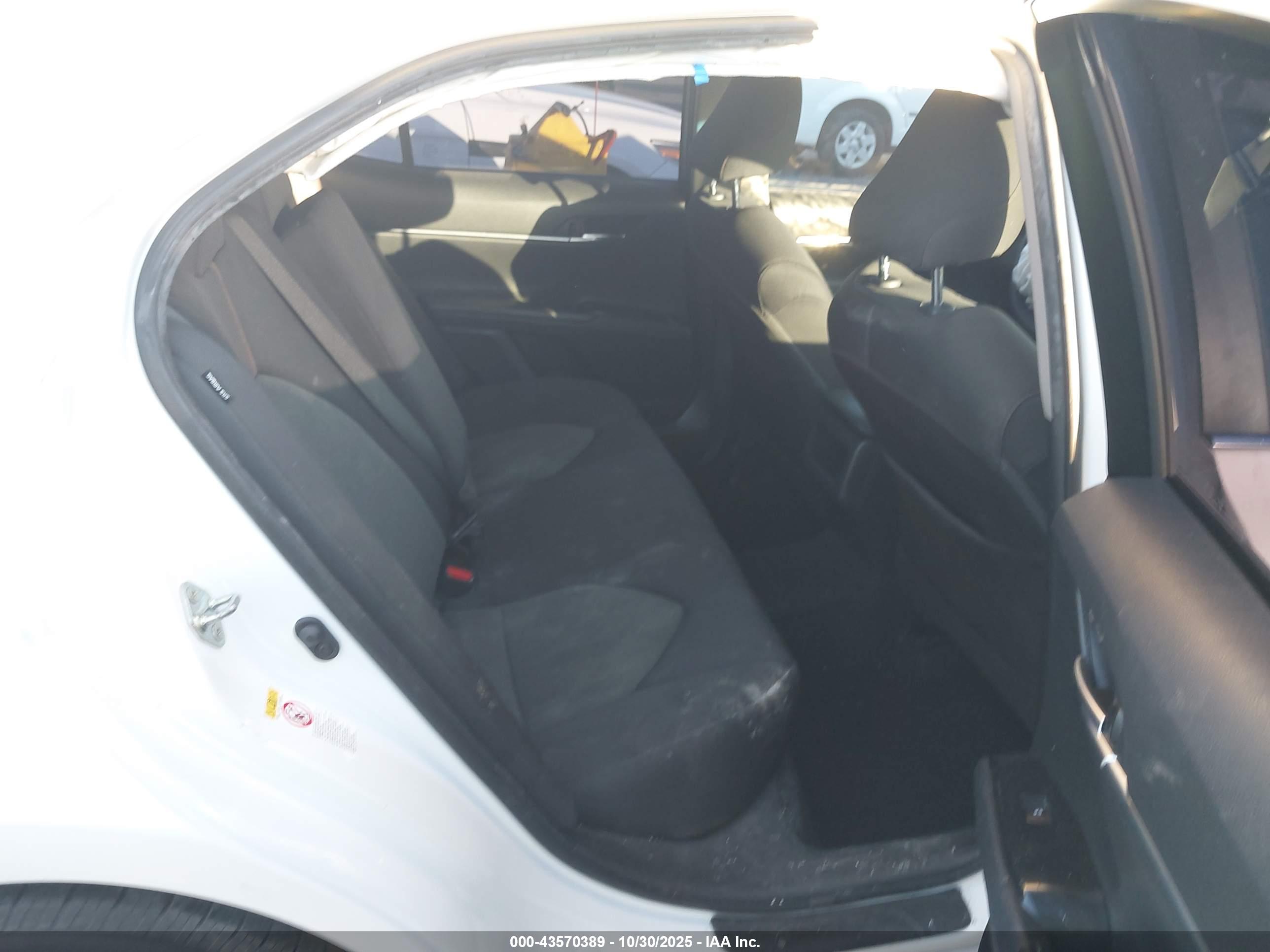 TOYOTA CAMRY image 8