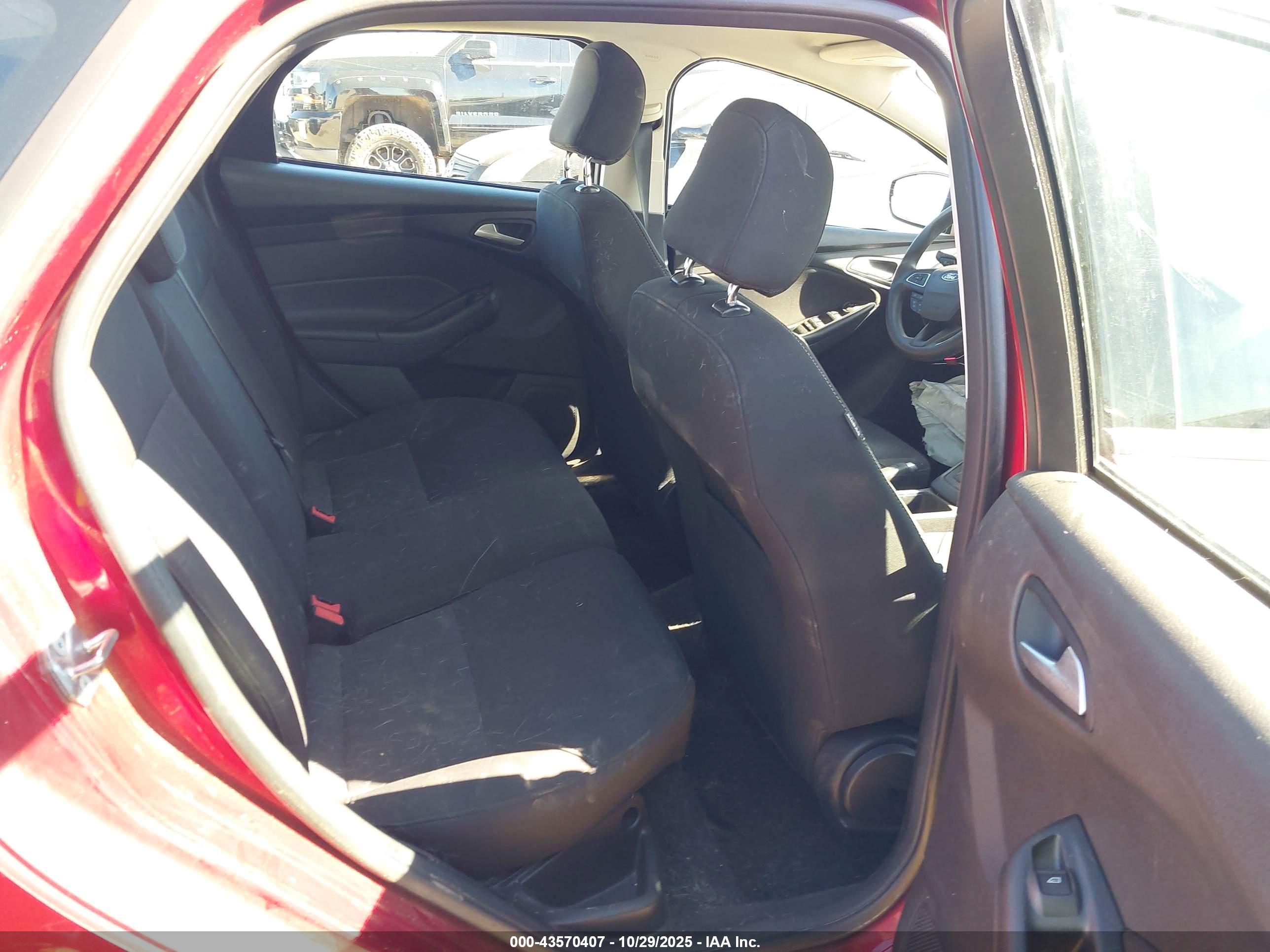 FORD FOCUS image 8