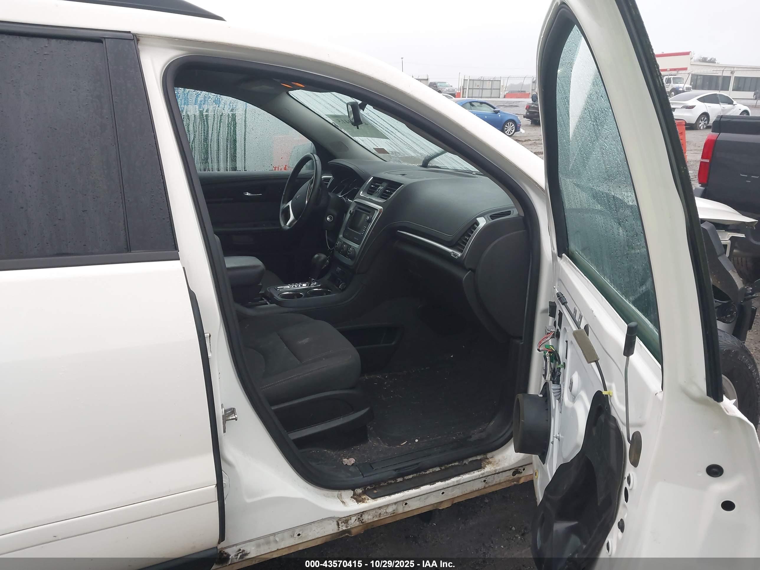 GMC ACADIA image 5