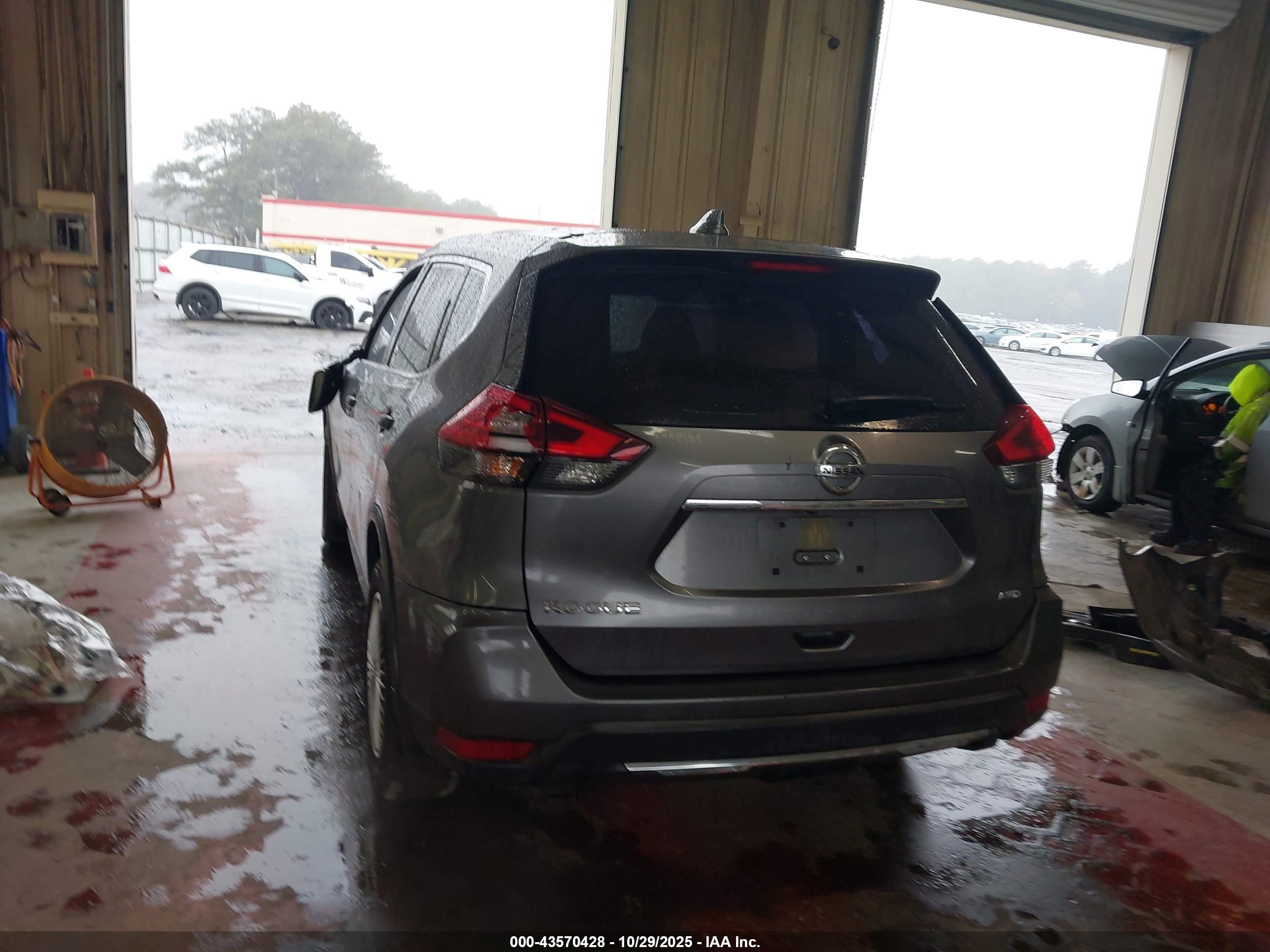 NISSAN ROGUE image 3